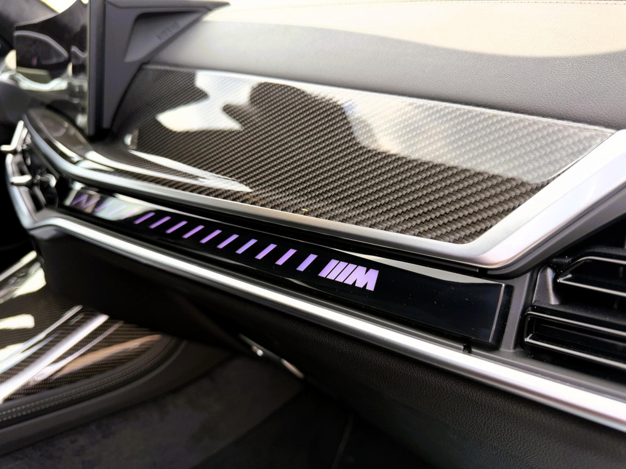 BMW X7 M60i SKY LOUNGE, B&W, 23" FULL PPF, KRISTALL ICONIC GLOW (2025) - Photo 17