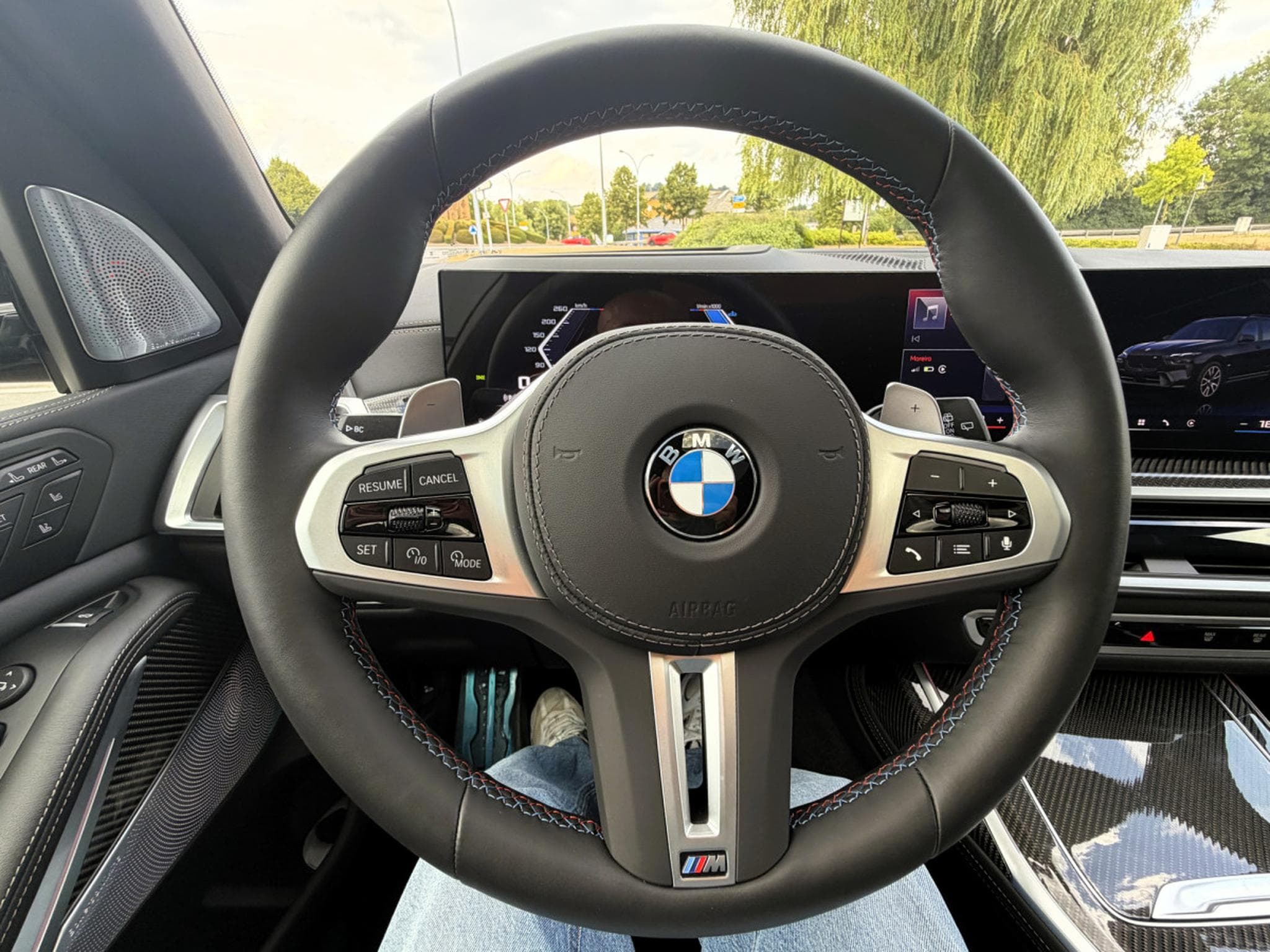 BMW X7 M60i SKY LOUNGE, B&W, 23" FULL PPF, KRISTALL ICONIC GLOW (2025) - Photo 18