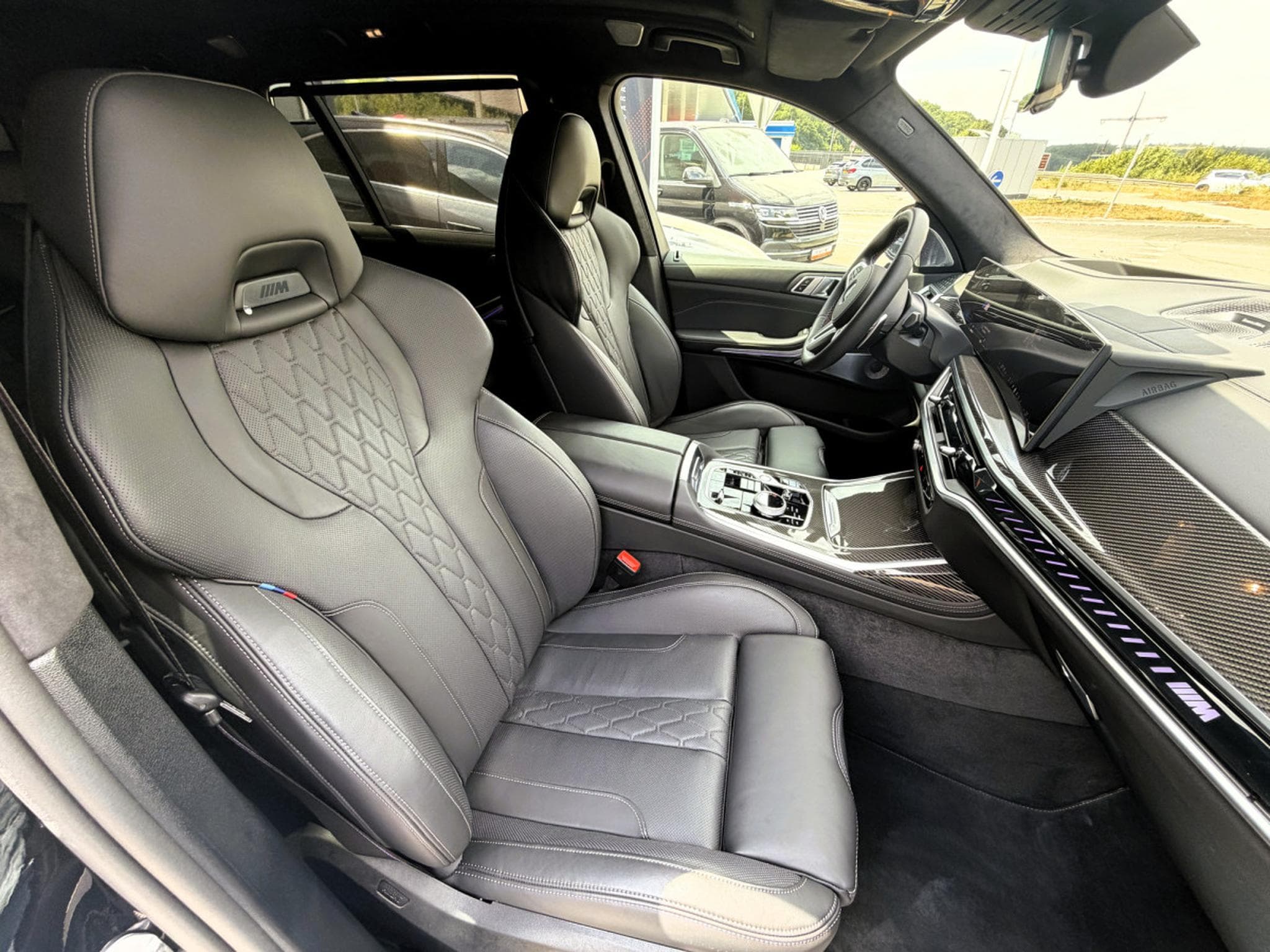 BMW X7 M60i SKY LOUNGE, B&W, 23" FULL PPF, KRISTALL ICONIC GLOW (2025) - Photo 22