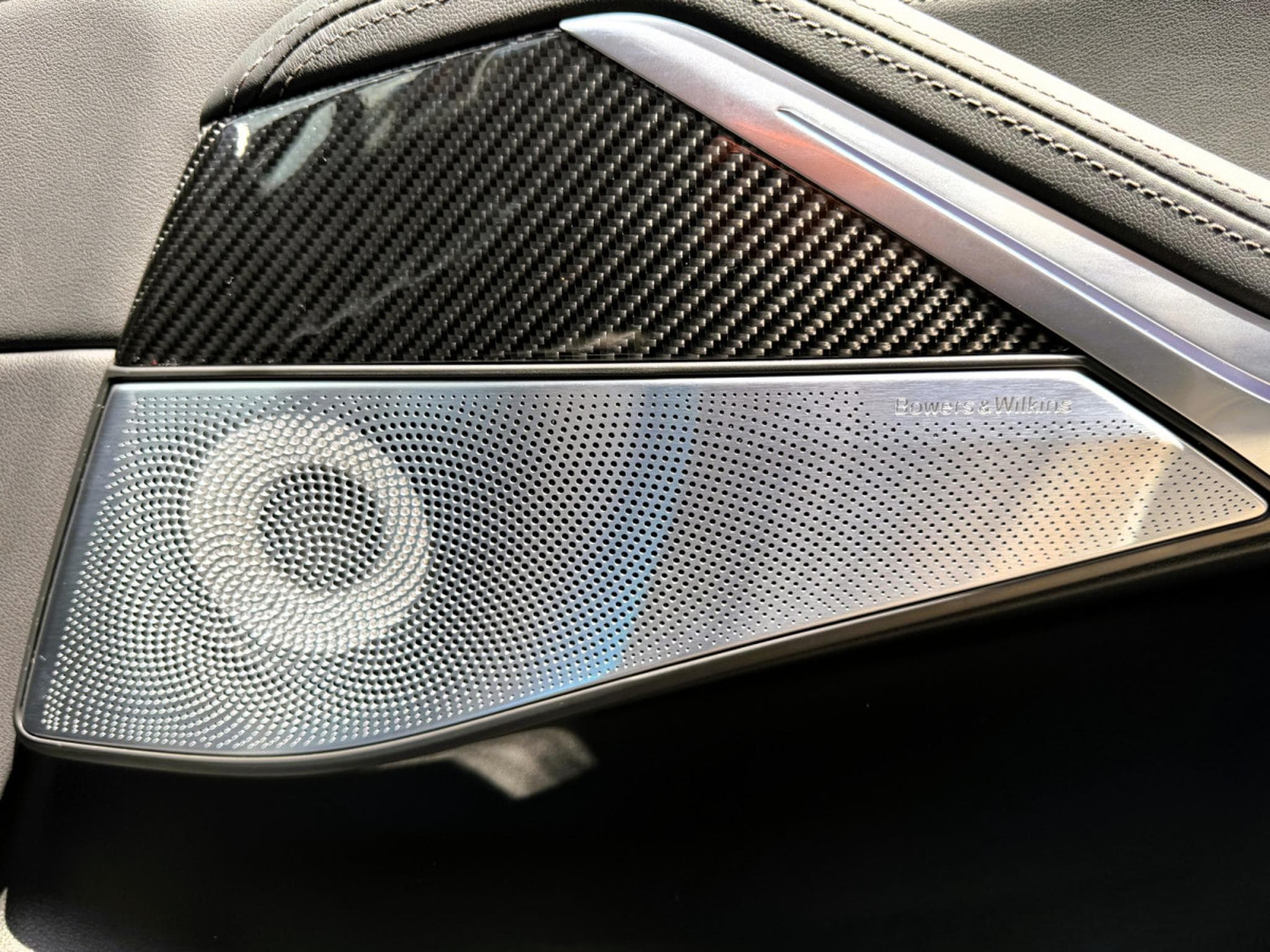 BMW X7 M60i SKY LOUNGE, B&W, 23" FULL PPF, KRISTALL ICONIC GLOW (2025) - Photo 23