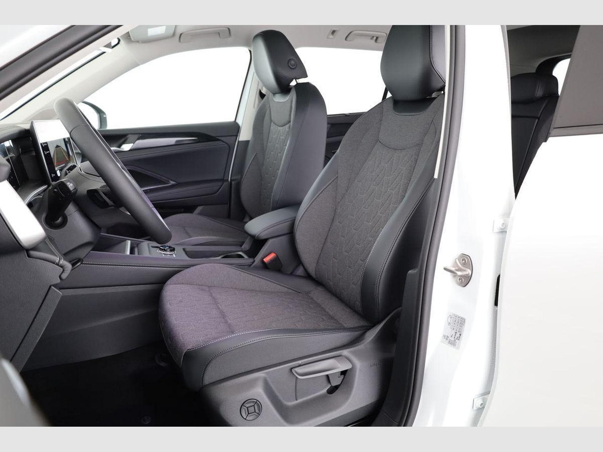 VW Tayron 1.5 TSI eHybrid 150 kW Life (2025) - Photo 10