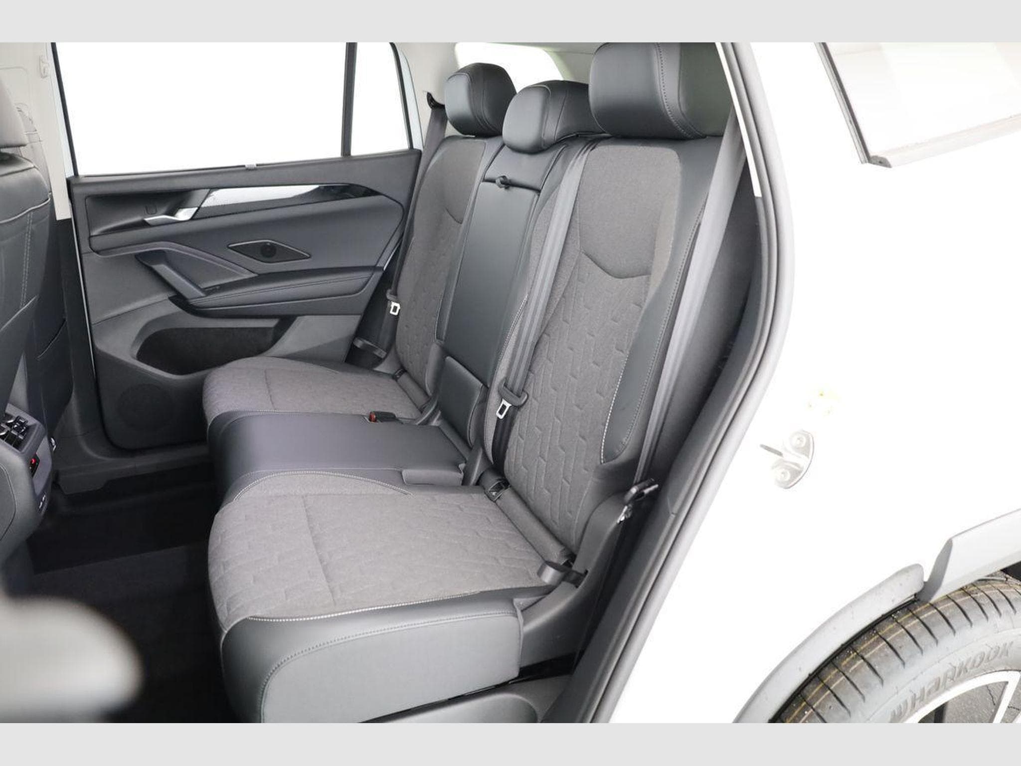 VW Tayron 1.5 TSI eHybrid 150 kW Life (2025) - Photo 11