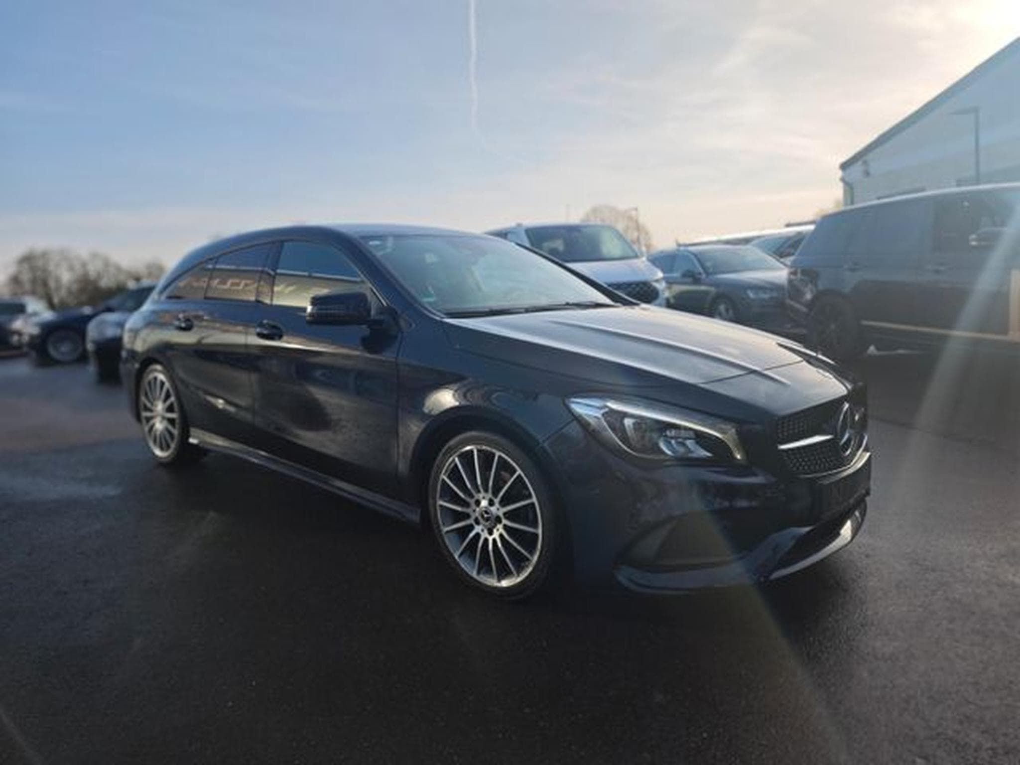 Mercedes CLA 180 CLA 180 SHOOTING BRAKE*AMG-LINE*AHK*LED*ALCANTAR (2017) - Photo 5