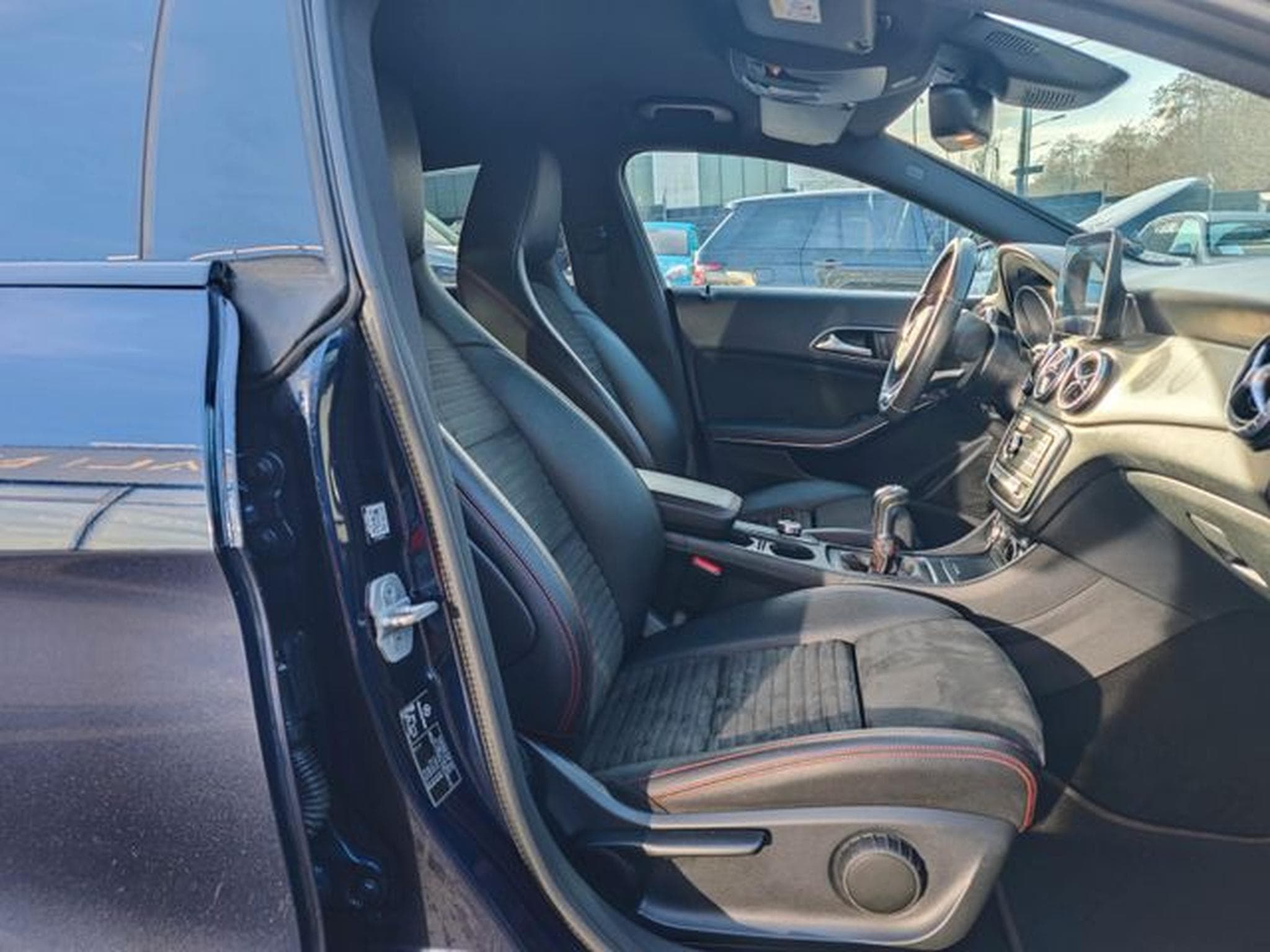 Mercedes CLA 180 CLA 180 SHOOTING BRAKE*AMG-LINE*AHK*LED*ALCANTAR (2017) - Photo 15