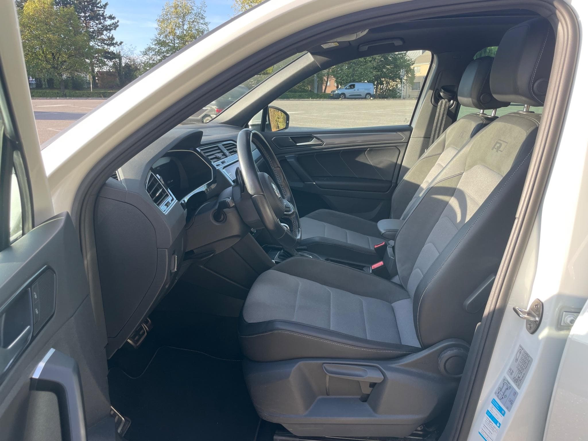 VW Tiguan 2.0 TSI 180 ch 4MOTION DSG Highline R-Li (2018) - Foto 5