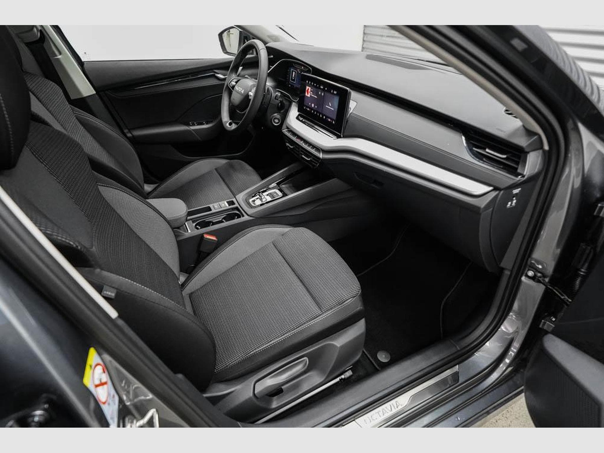 Skoda Octavia Kombi 1,5 eTSI (2025) - Foto 20