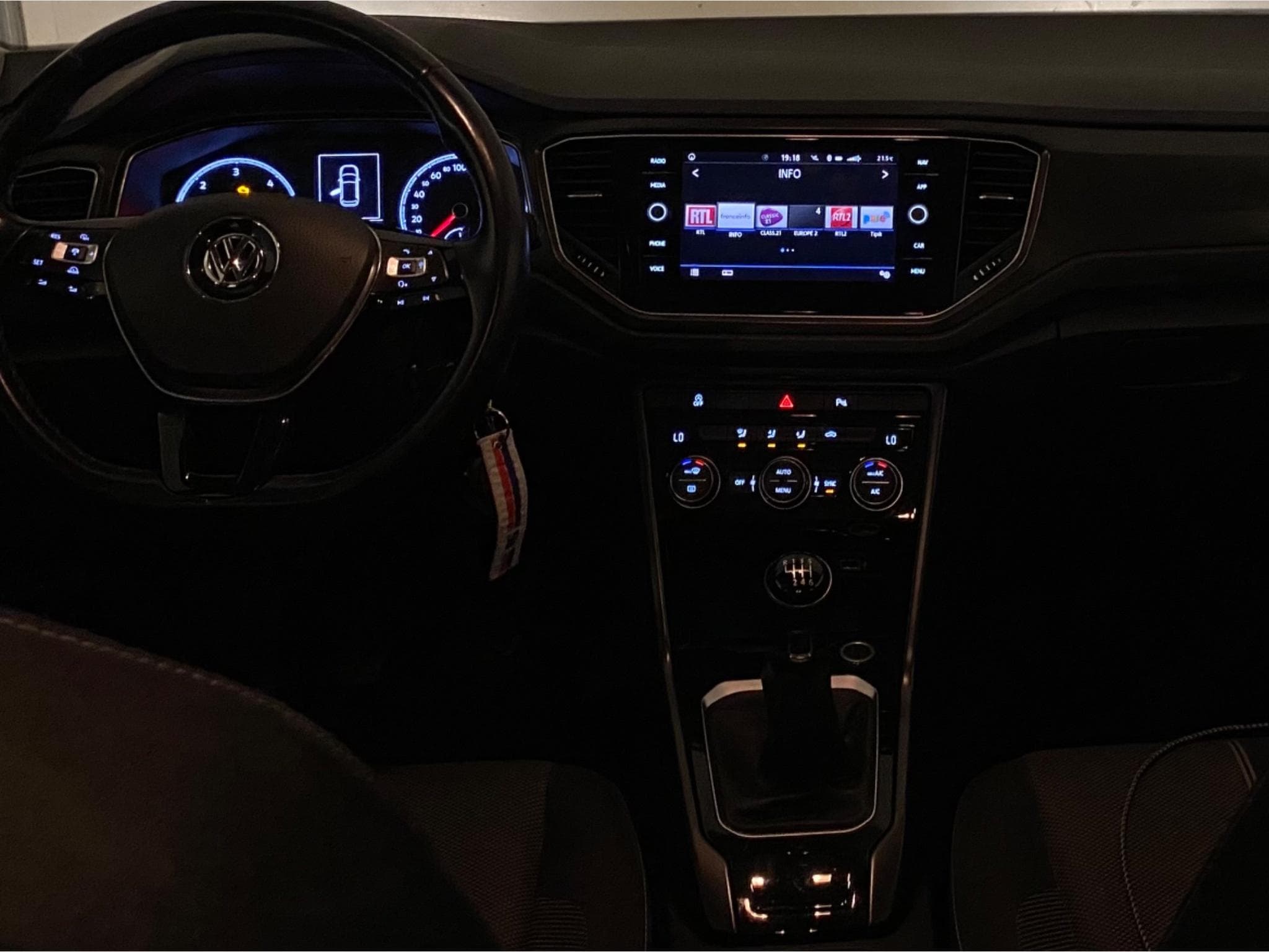 VW T-Roc Carat (2018) - Photo 2