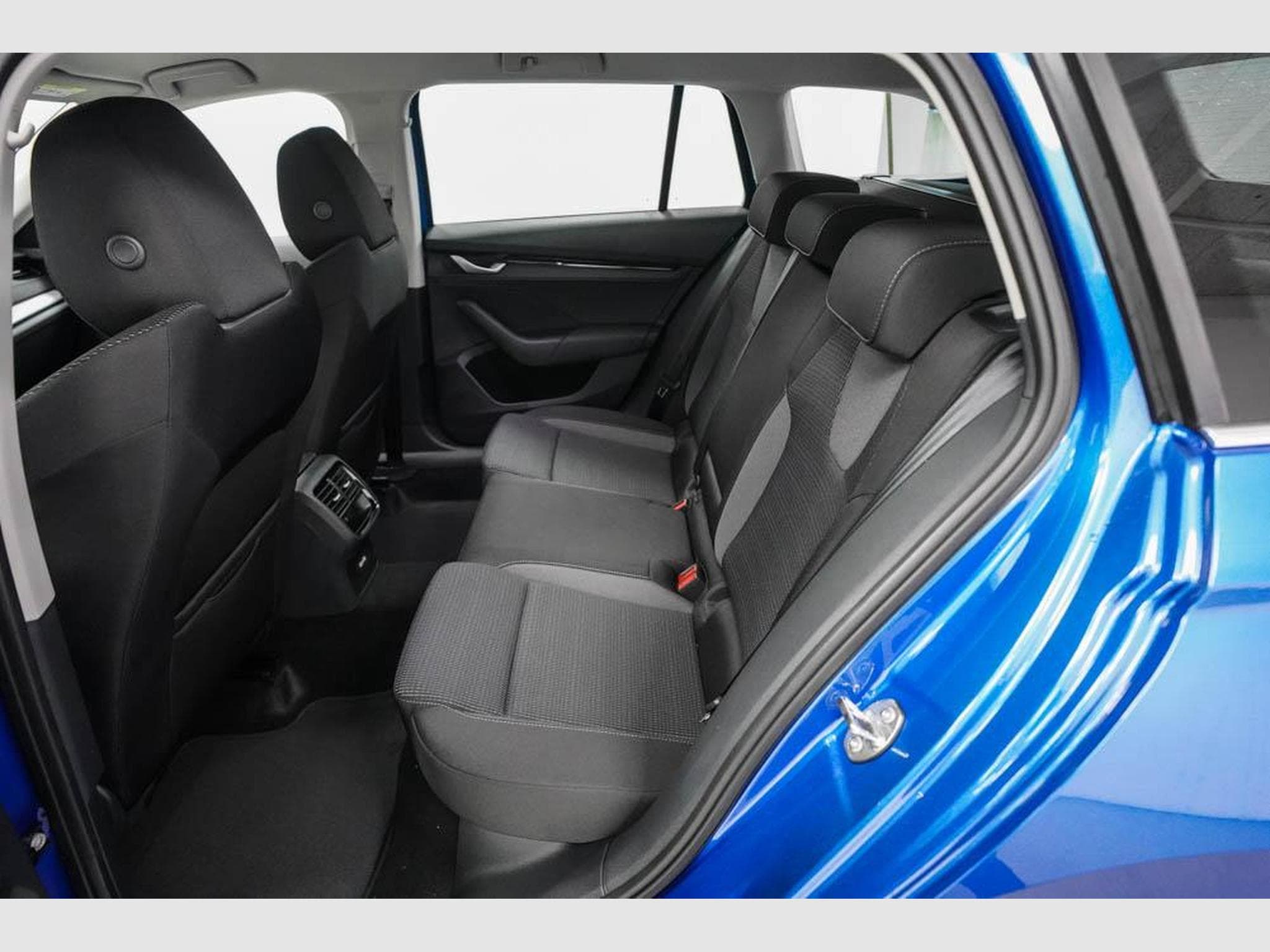 Skoda Octavia Kombi 1,5 eTSI (2025) - Foto 16