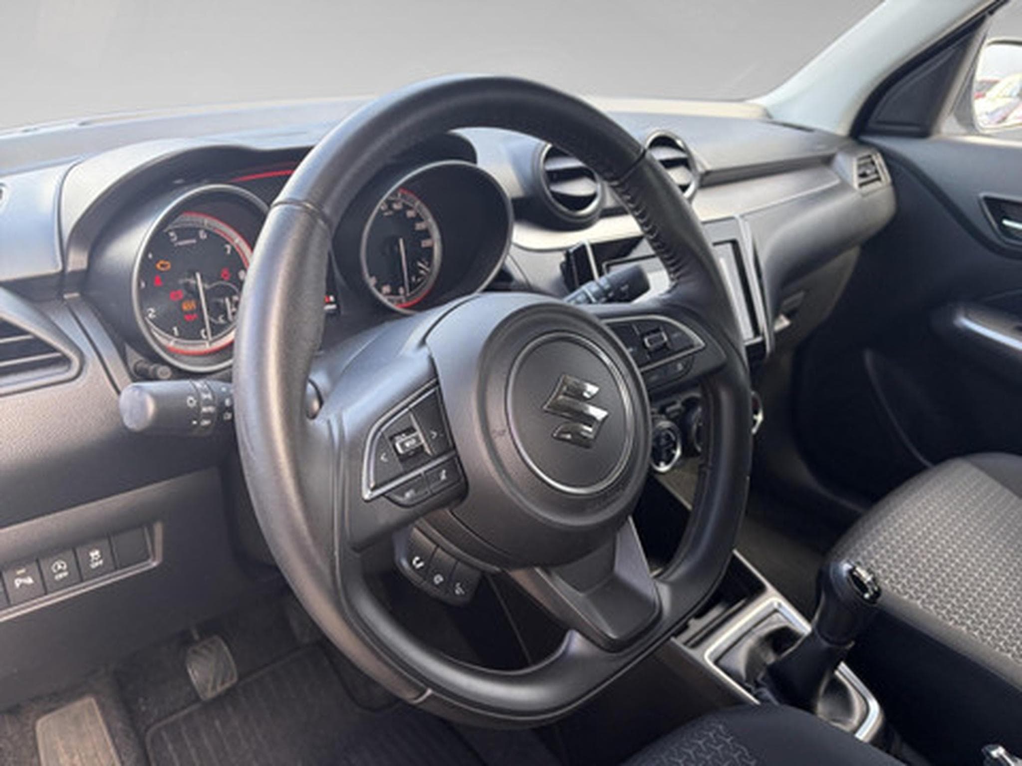 Suzuki Swift 1.2 Grand Luxe (ISG) (2023) - Photo 4