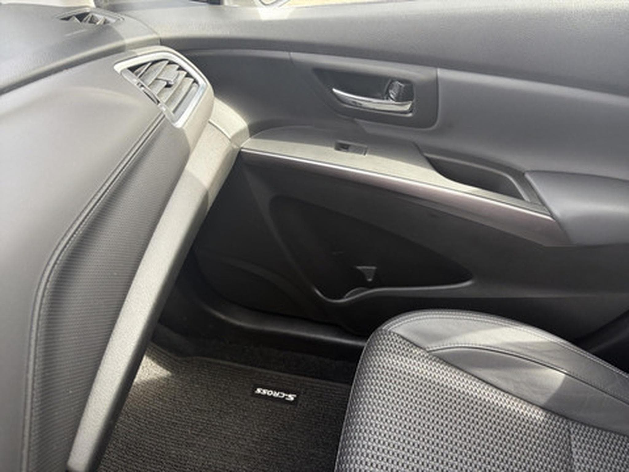 Suzuki S-Cross 1.4 GLX SUNROOF PACK 4WD (2023) - Photo 20