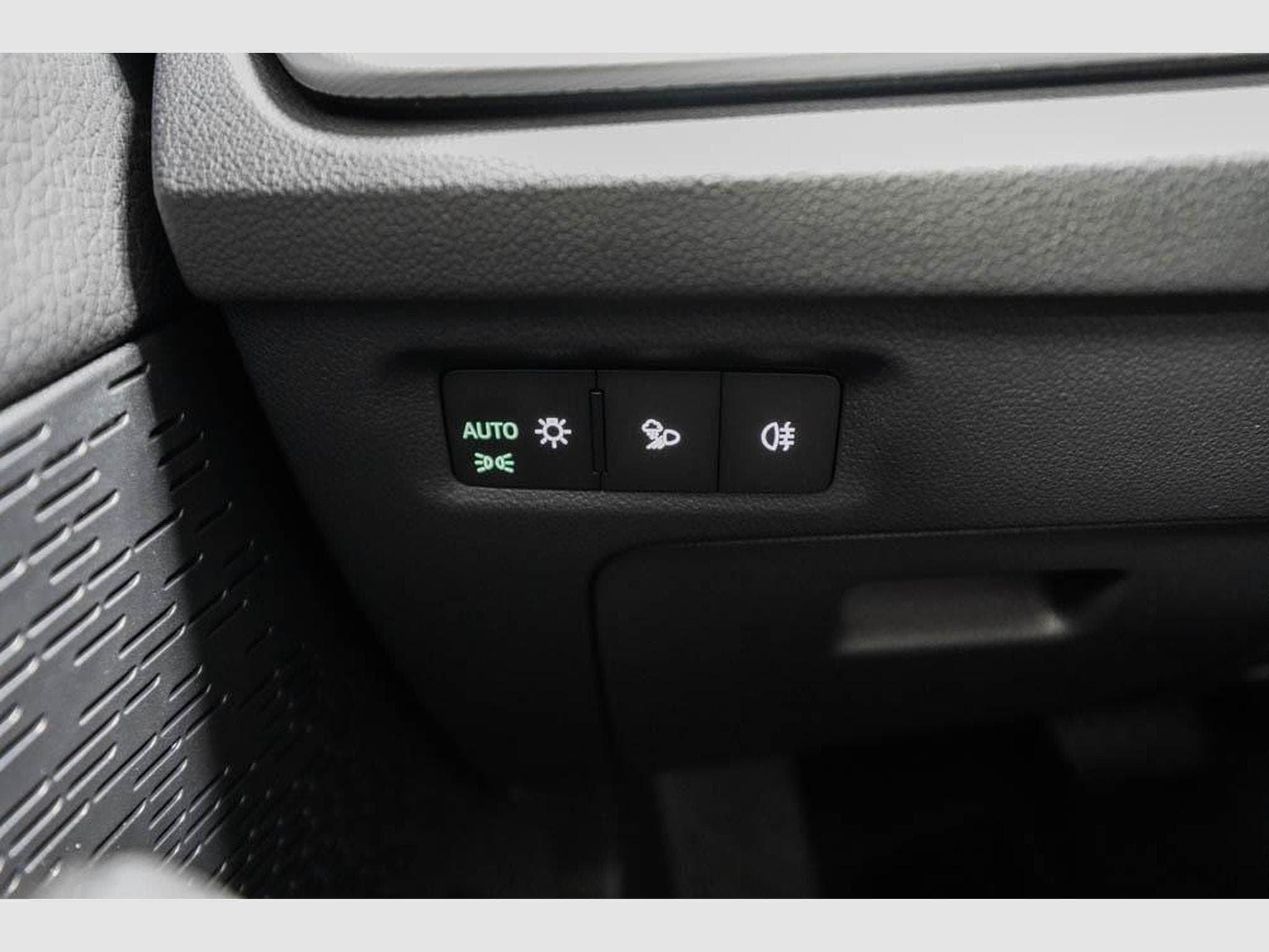 Skoda Octavia Kombi 1,5 eTSI (2026) - Foto 12