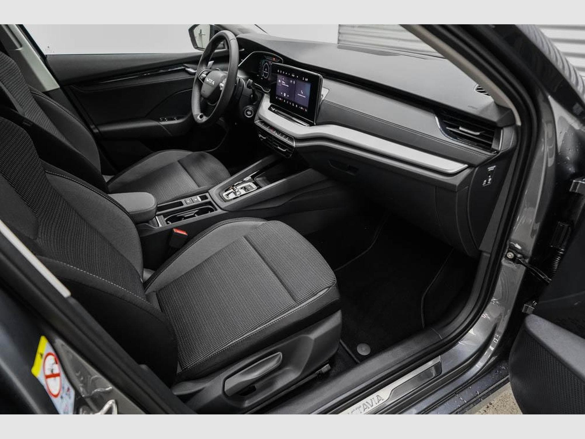 Skoda Octavia Kombi 1,5 eTSI (2026) - Foto 21