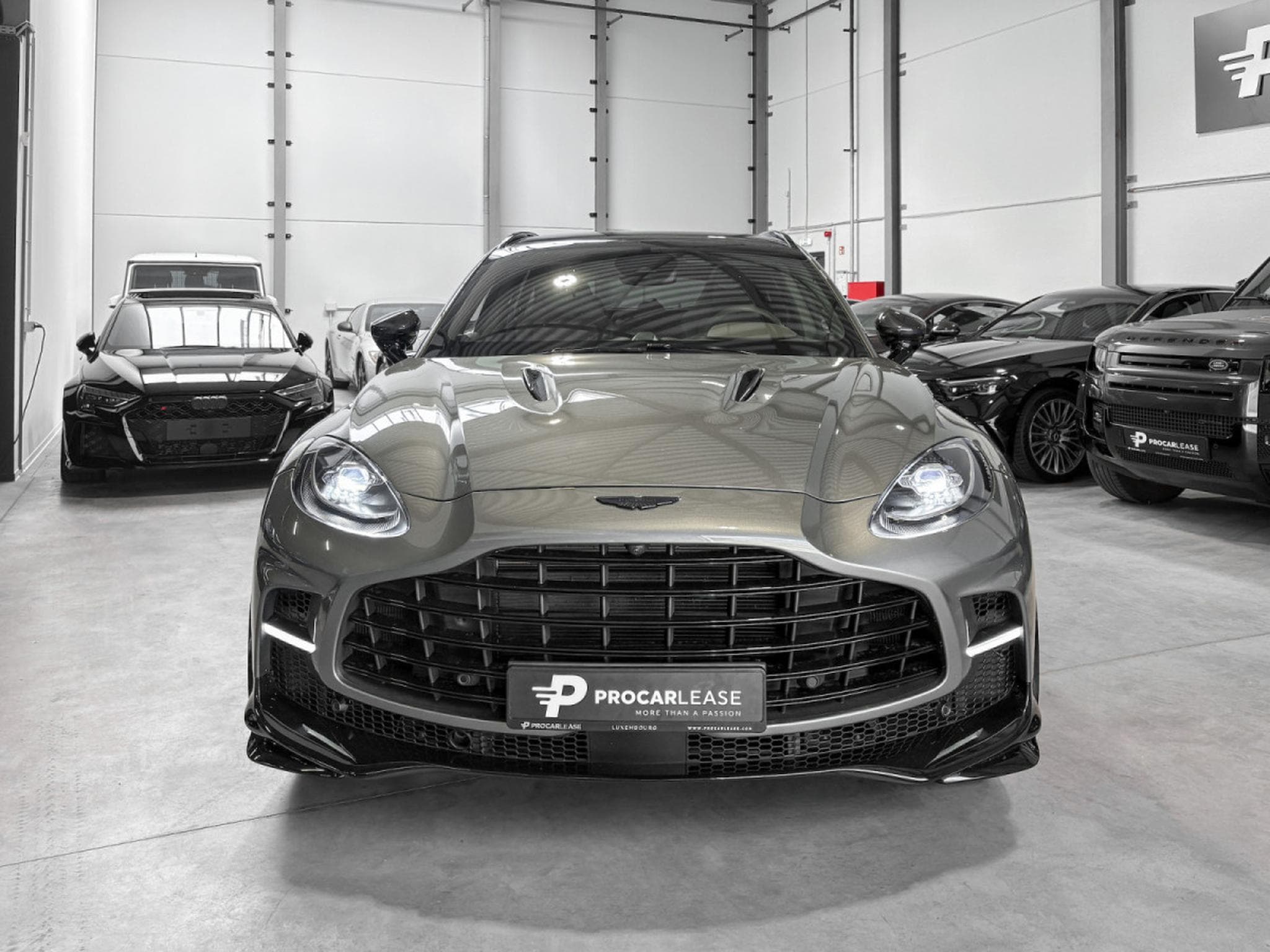 Aston-Martin DBX ASTON MARTIN DBX707 °FACELIFT° 4.0 V8 BITURBO - FULL CARBON (2025) - Foto 3