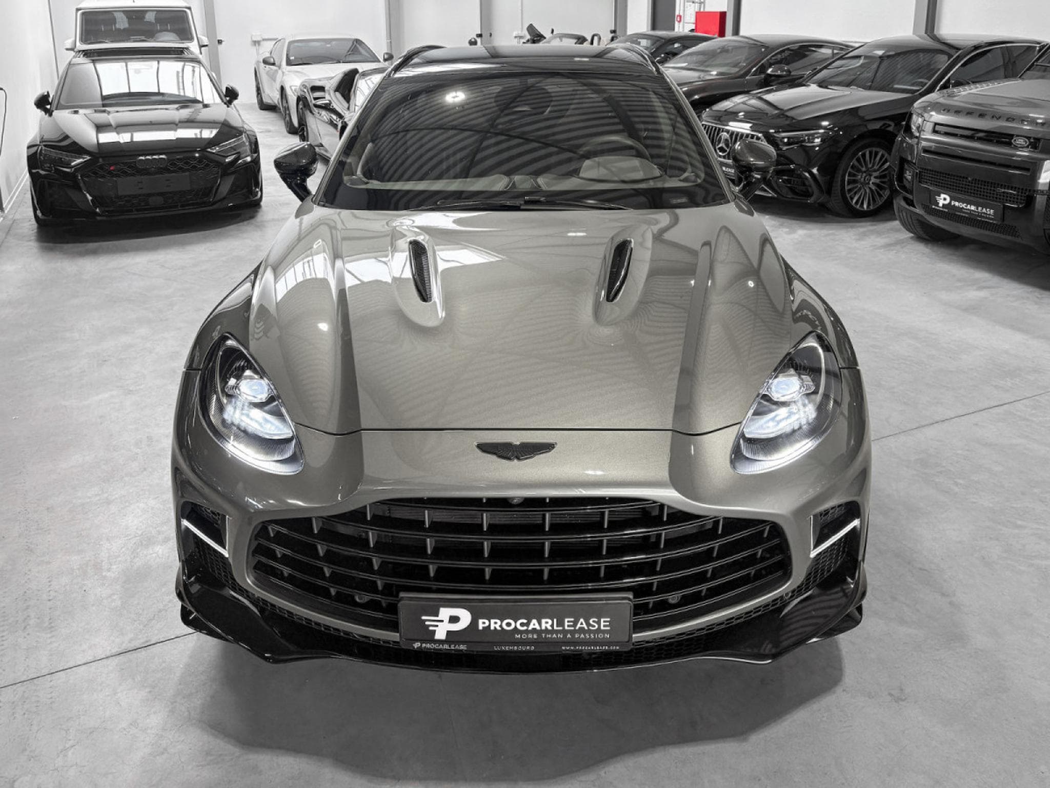Aston-Martin DBX ASTON MARTIN DBX707 °FACELIFT° 4.0 V8 BITURBO - FULL CARBON (2025) - Foto 9