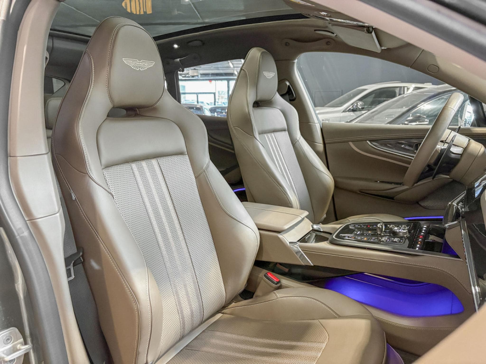 Aston-Martin DBX ASTON MARTIN DBX707 °FACELIFT° 4.0 V8 BITURBO - FULL CARBON (2025) - Foto 14