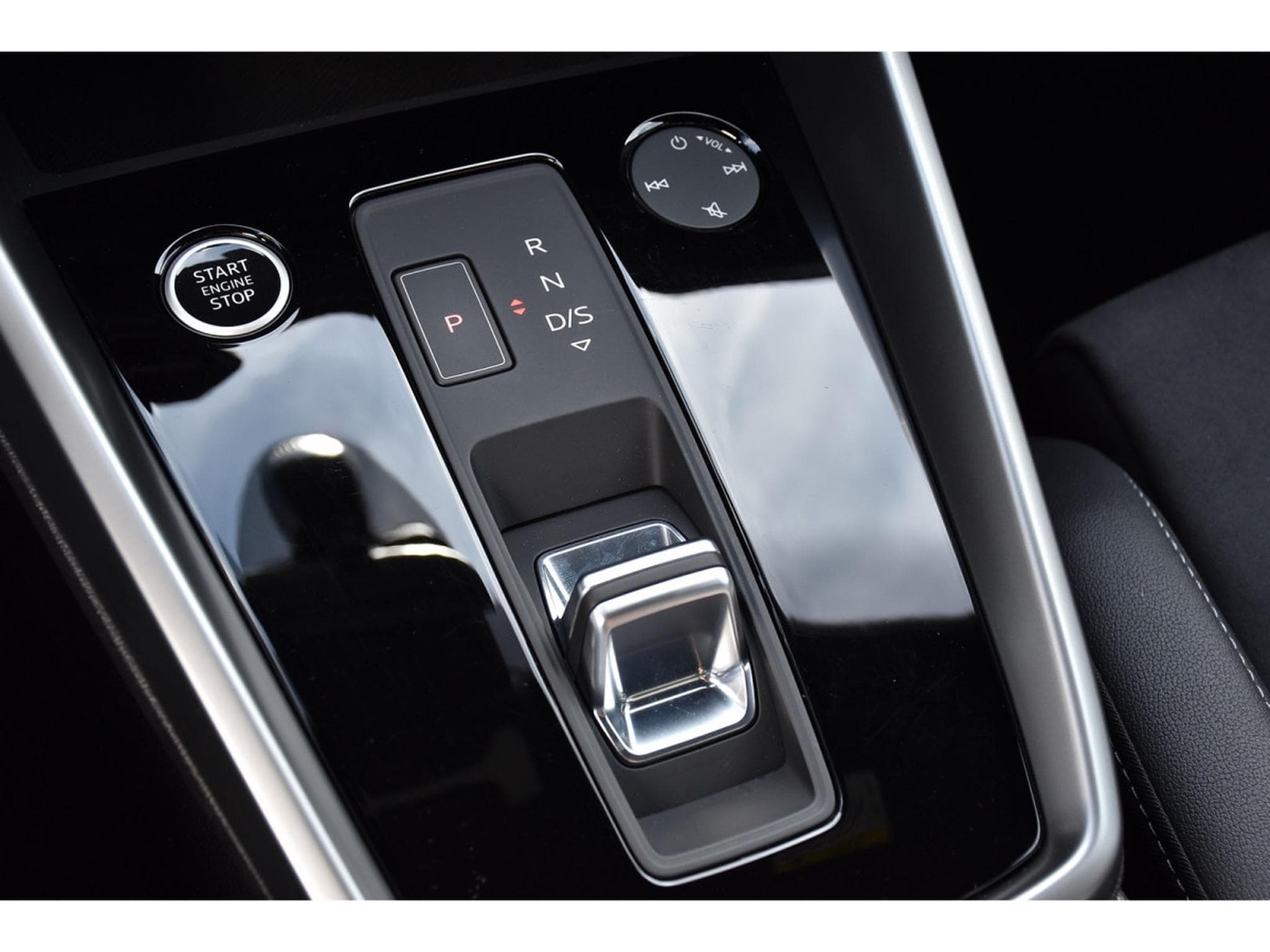 Audi A3 Limousine 40 TFSI Quattro S-Line S-Tronic CUIR LANE 1° MAIN (2022) - Photo 14