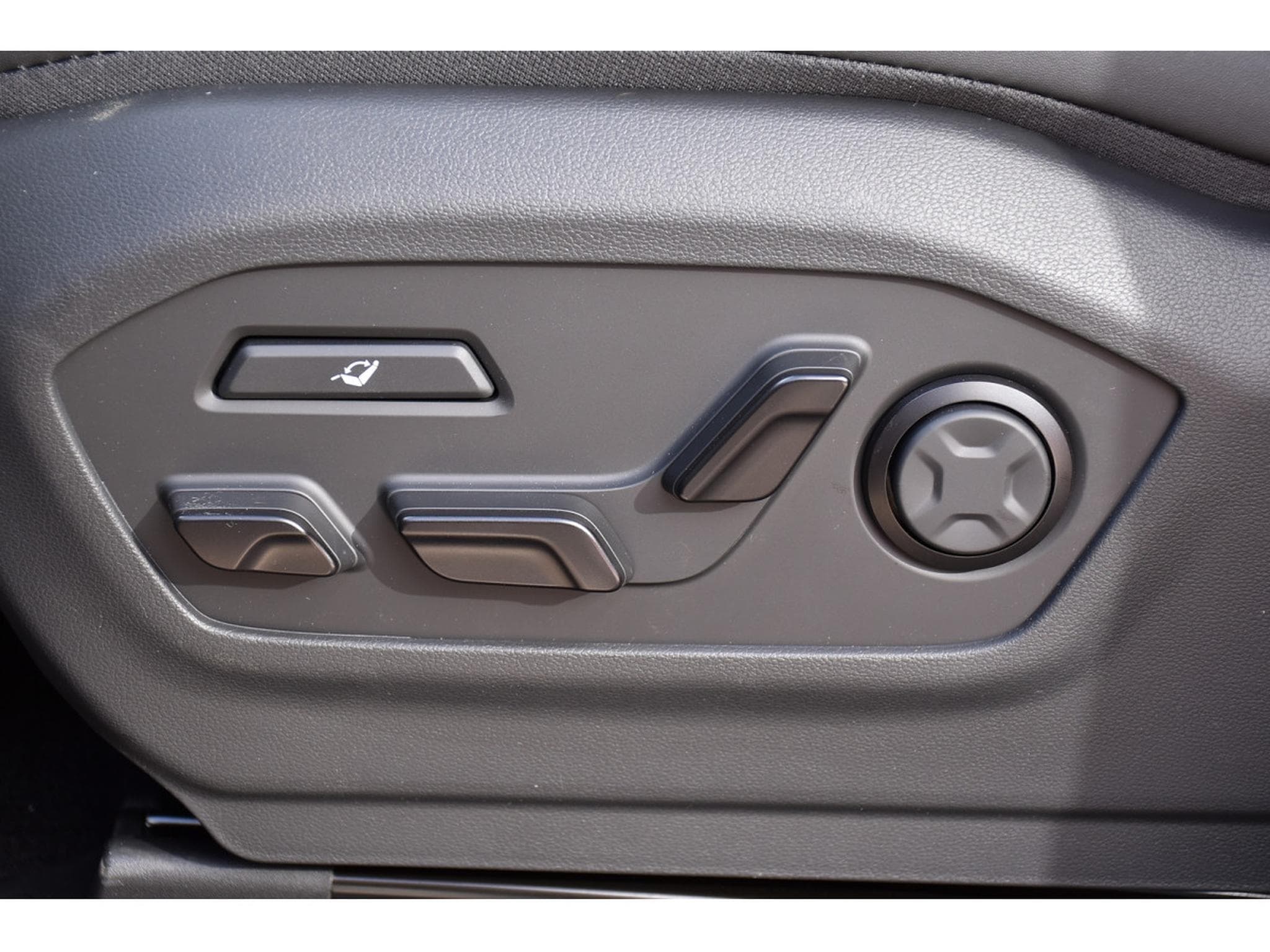 Hyundai Santa Fe 1.6 T-GDI HEV Calligraphy 7 PL. PANO MEMO BOSE HUD NEUF (2026) - Foto 25