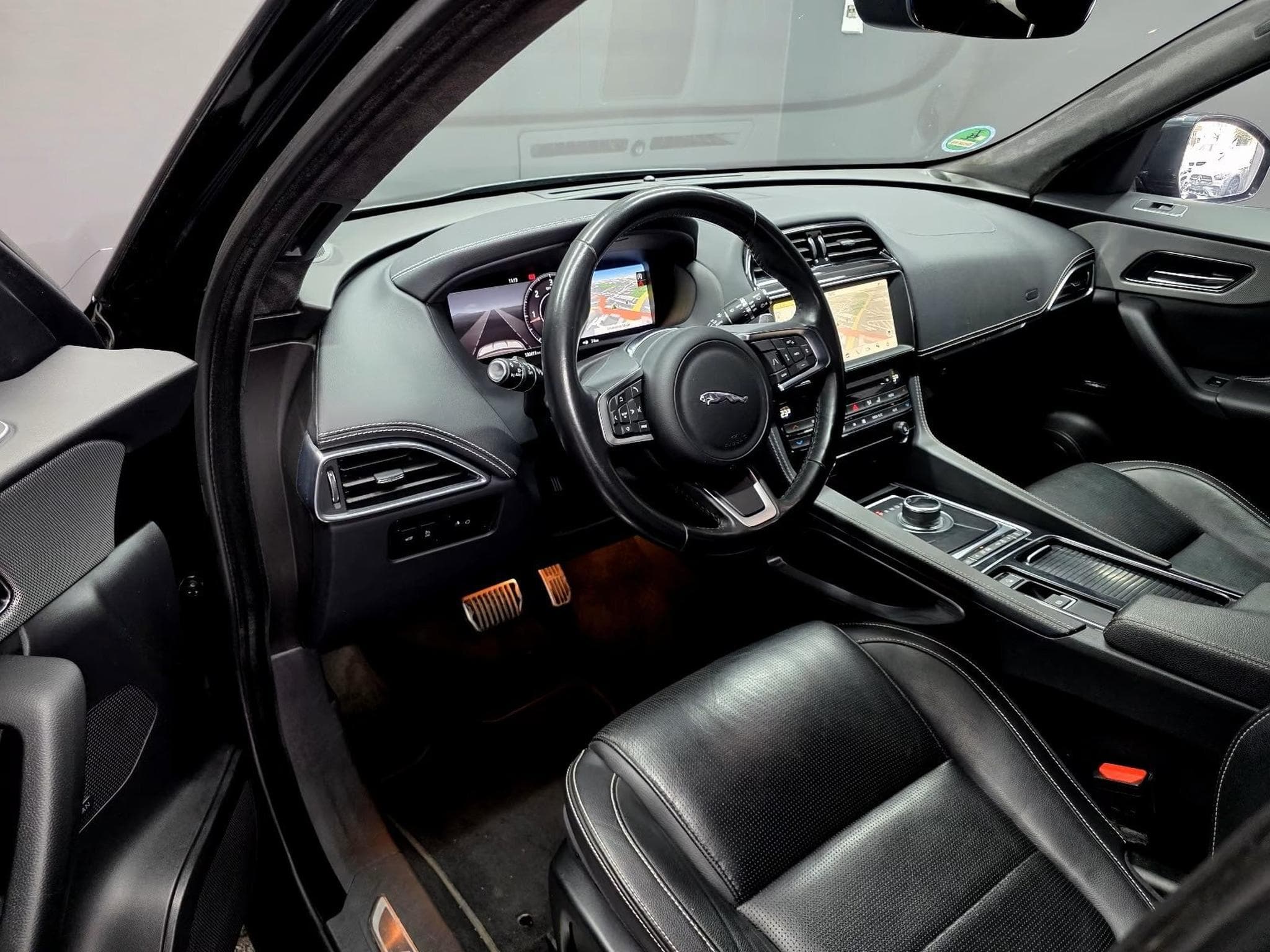 Jaguar F-Pace 25d Chequered Flag AWD (2019) - Foto 3