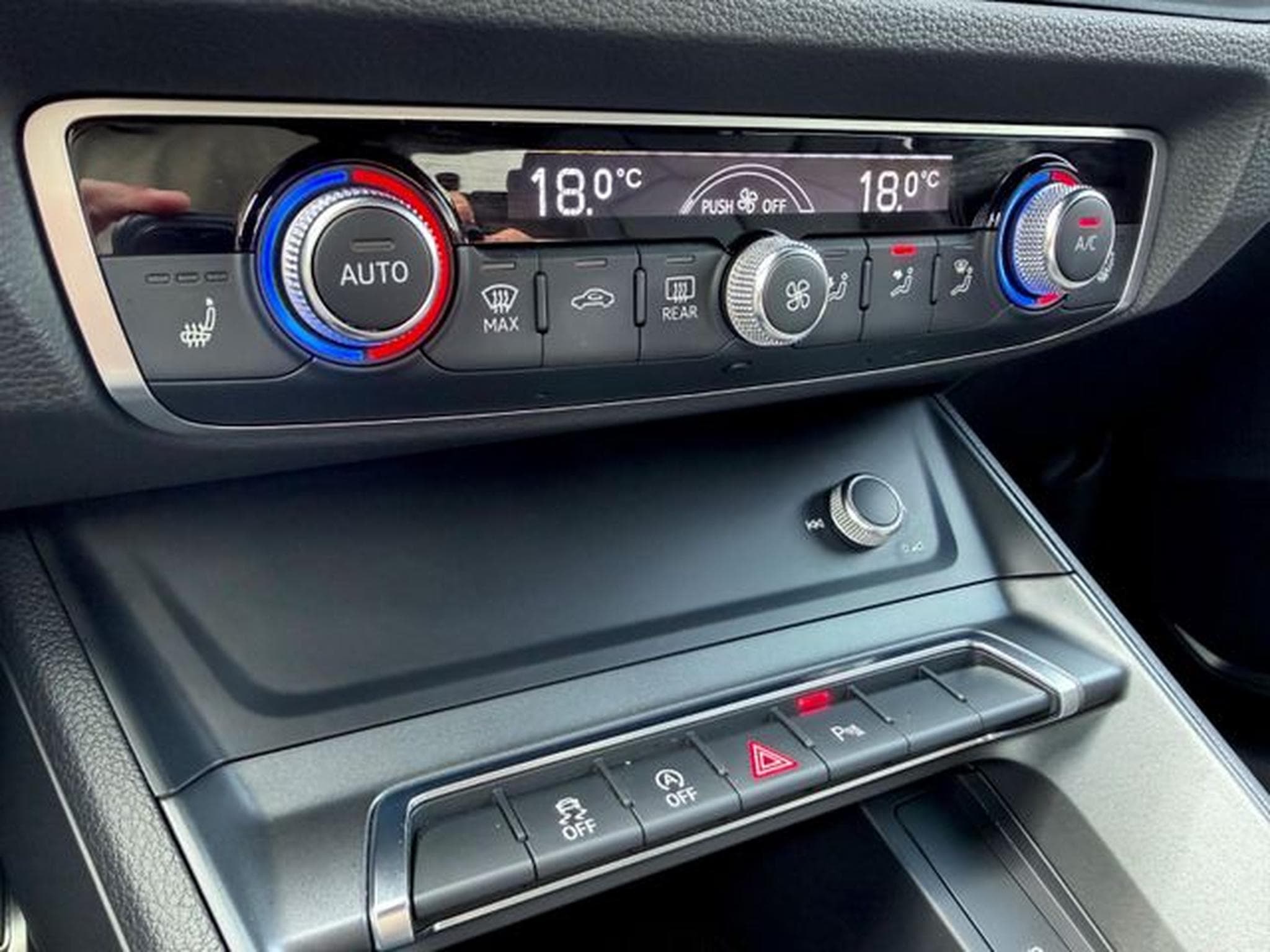 Audi Q3 Q3 40 TDI quattro S line Sport Plus Paket (2019) - Photo 19
