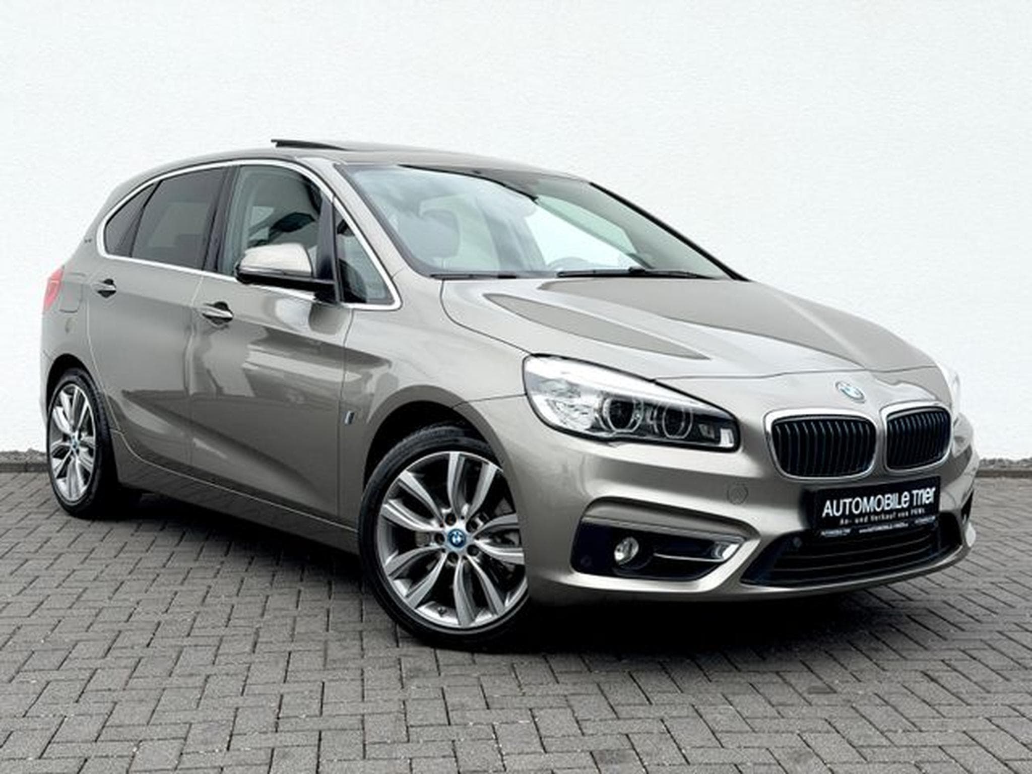 BMW 225 Active Tourer 225 xe Luxury Line /LED/PANO/HUD/ (2017) - Photo 3