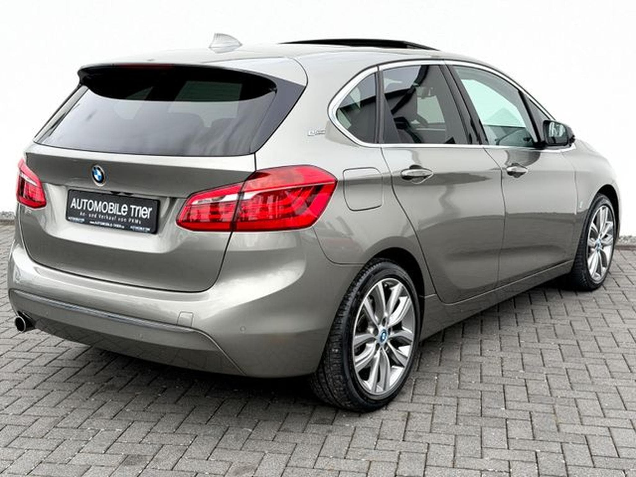 BMW 225 Active Tourer 225 xe Luxury Line /LED/PANO/HUD/ (2017) - Photo 5