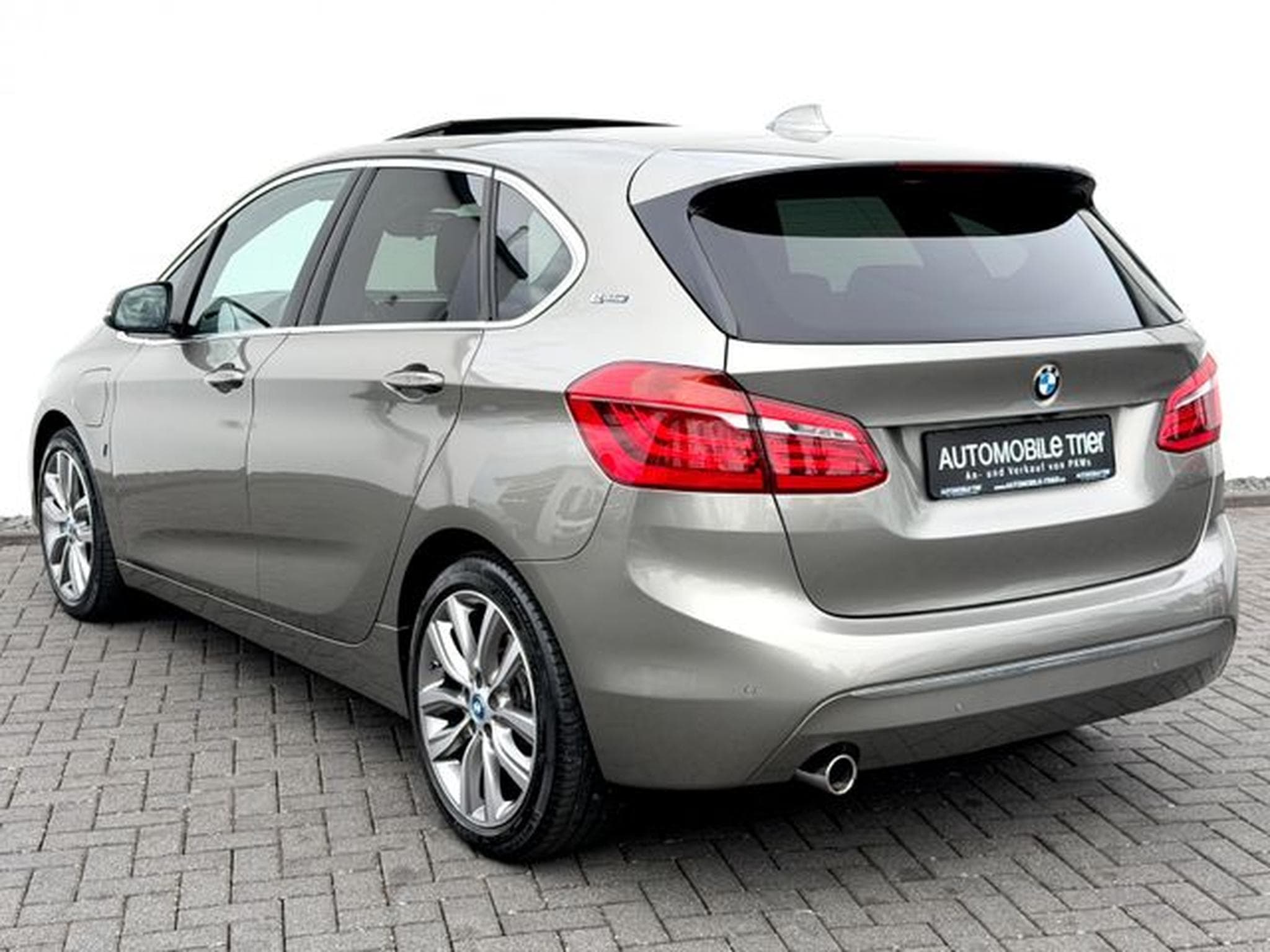 BMW 225 Active Tourer 225 xe Luxury Line /LED/PANO/HUD/ (2017) - Photo 7