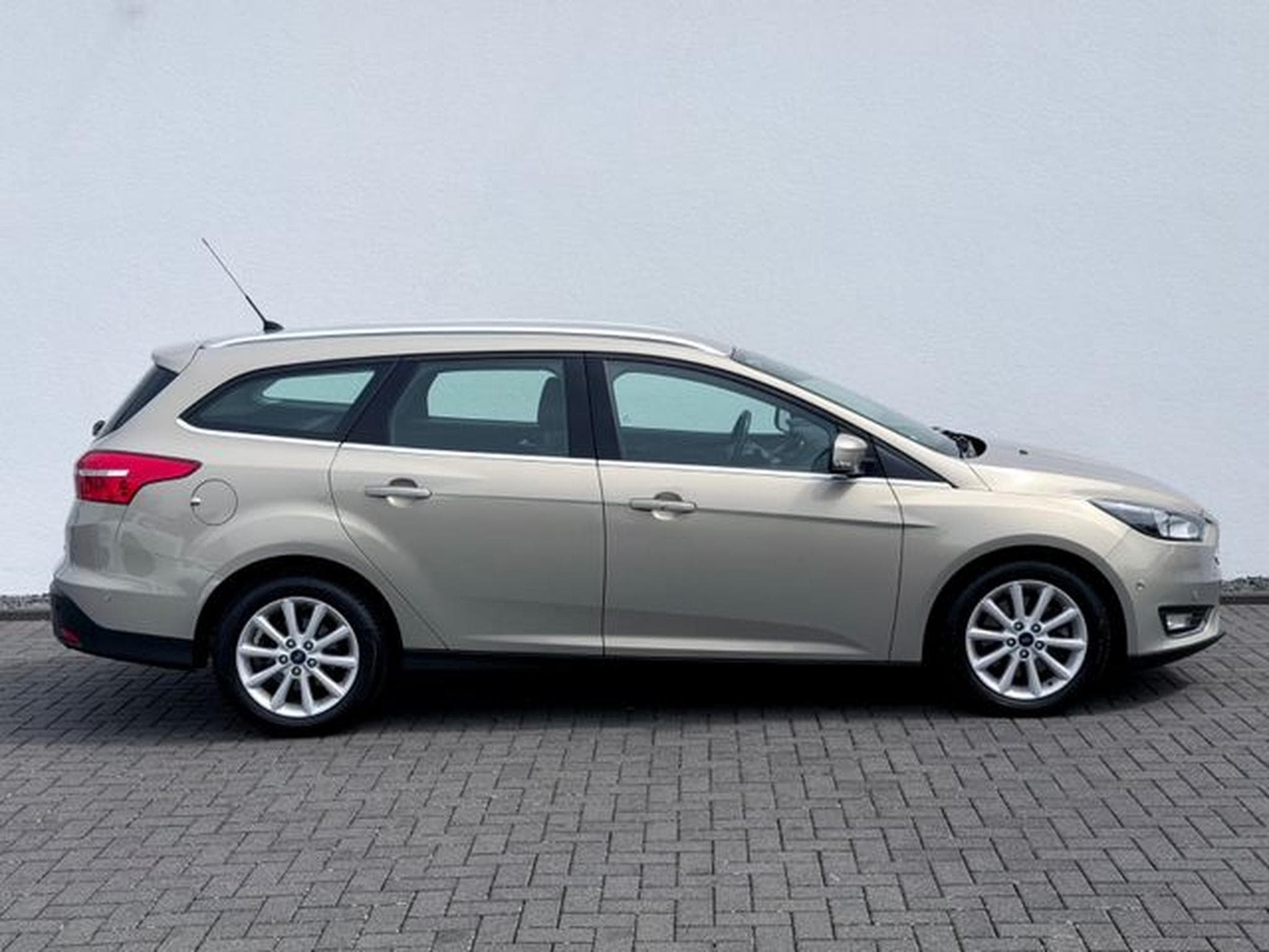 Ford Focus Focus Turnier Titanium 1.5 /NAVI/PDC/GARANTIE/ (2016) - Photo 4