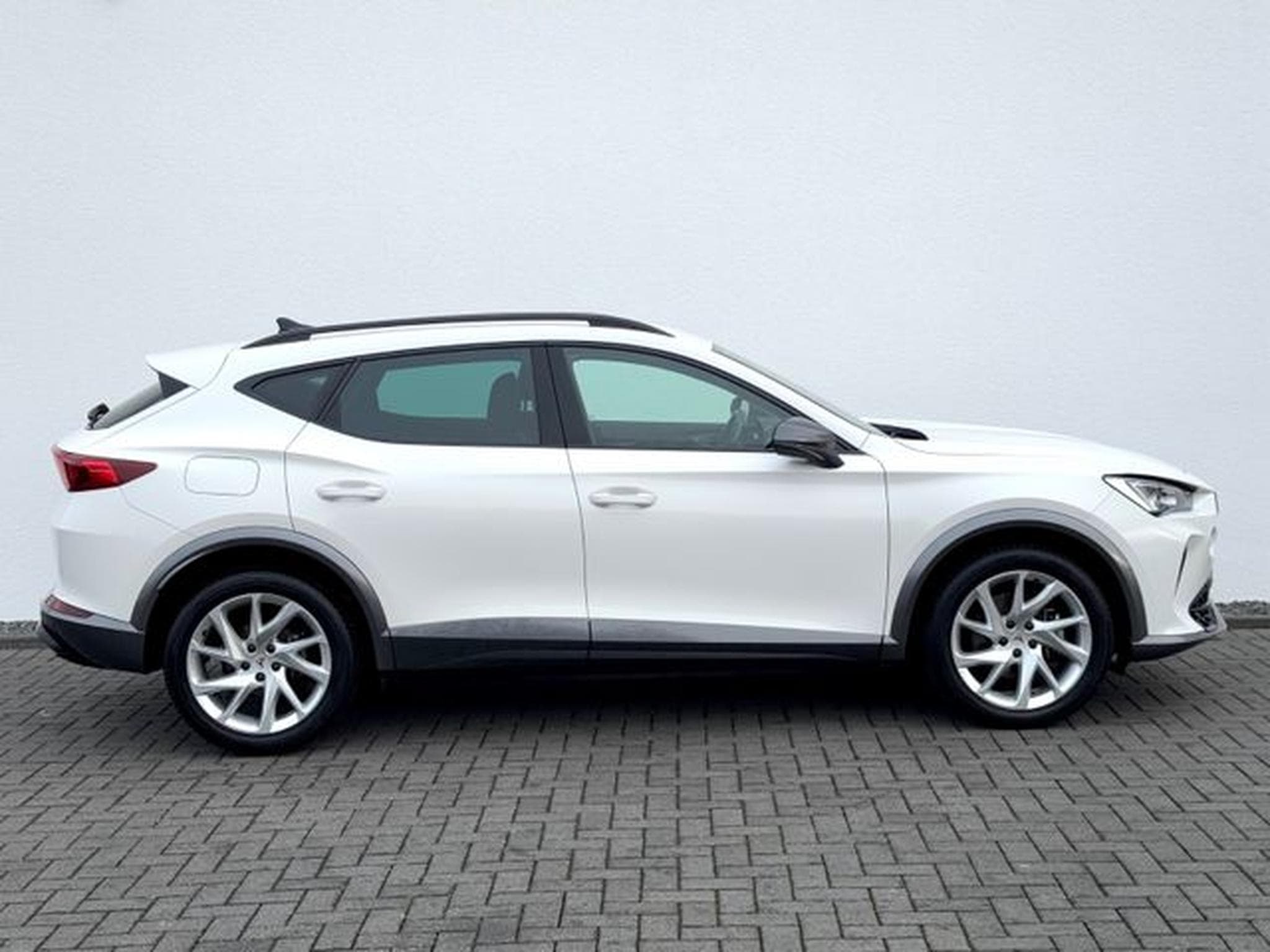 Cupra Formentor Formentor 1.4 e-Hybrid /NAVI/LED/ACC/CAM/1.HAND/ (2023) - Foto 4
