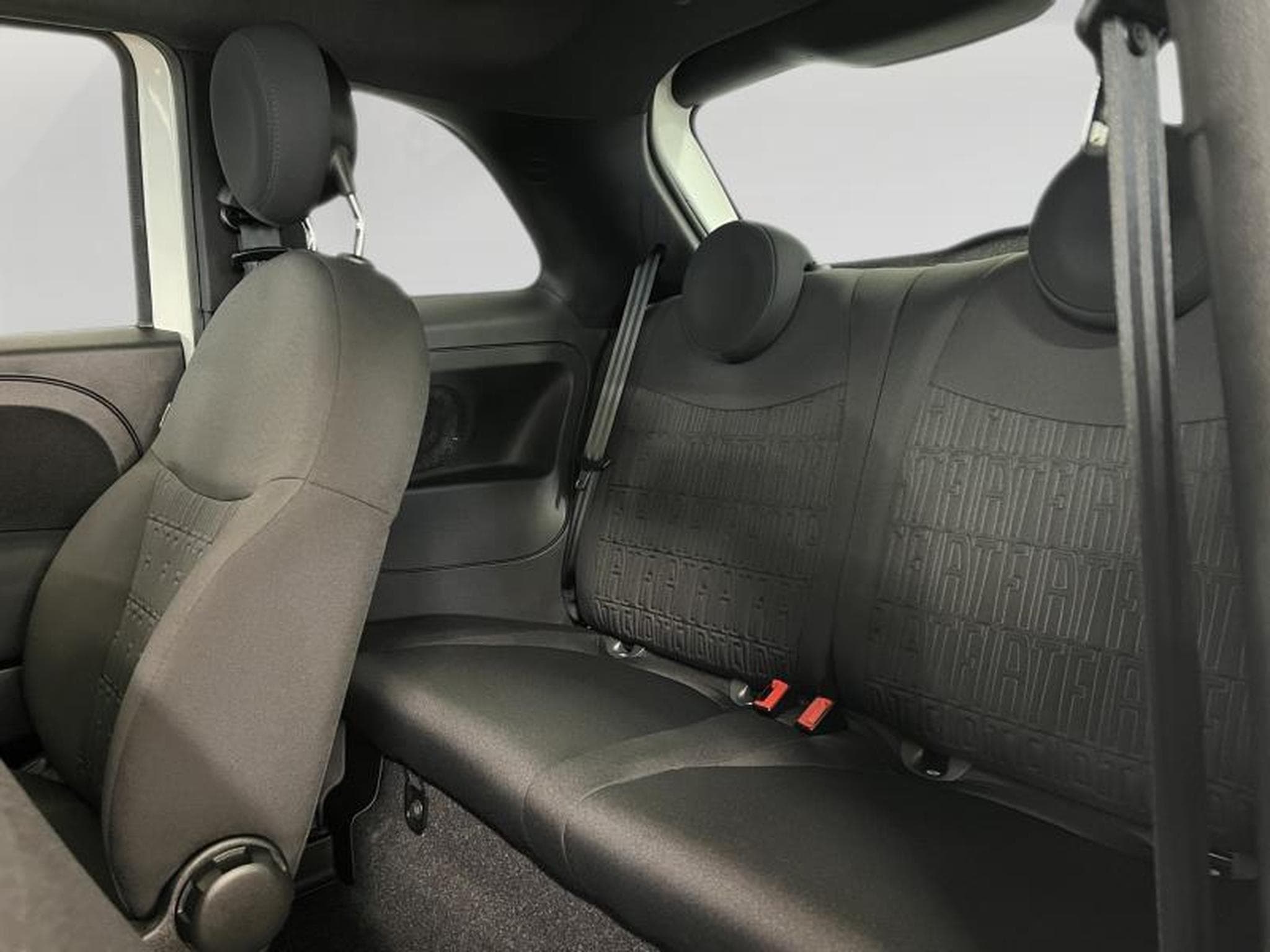 Fiat 500 Hybrid (2023) - Photo 16
