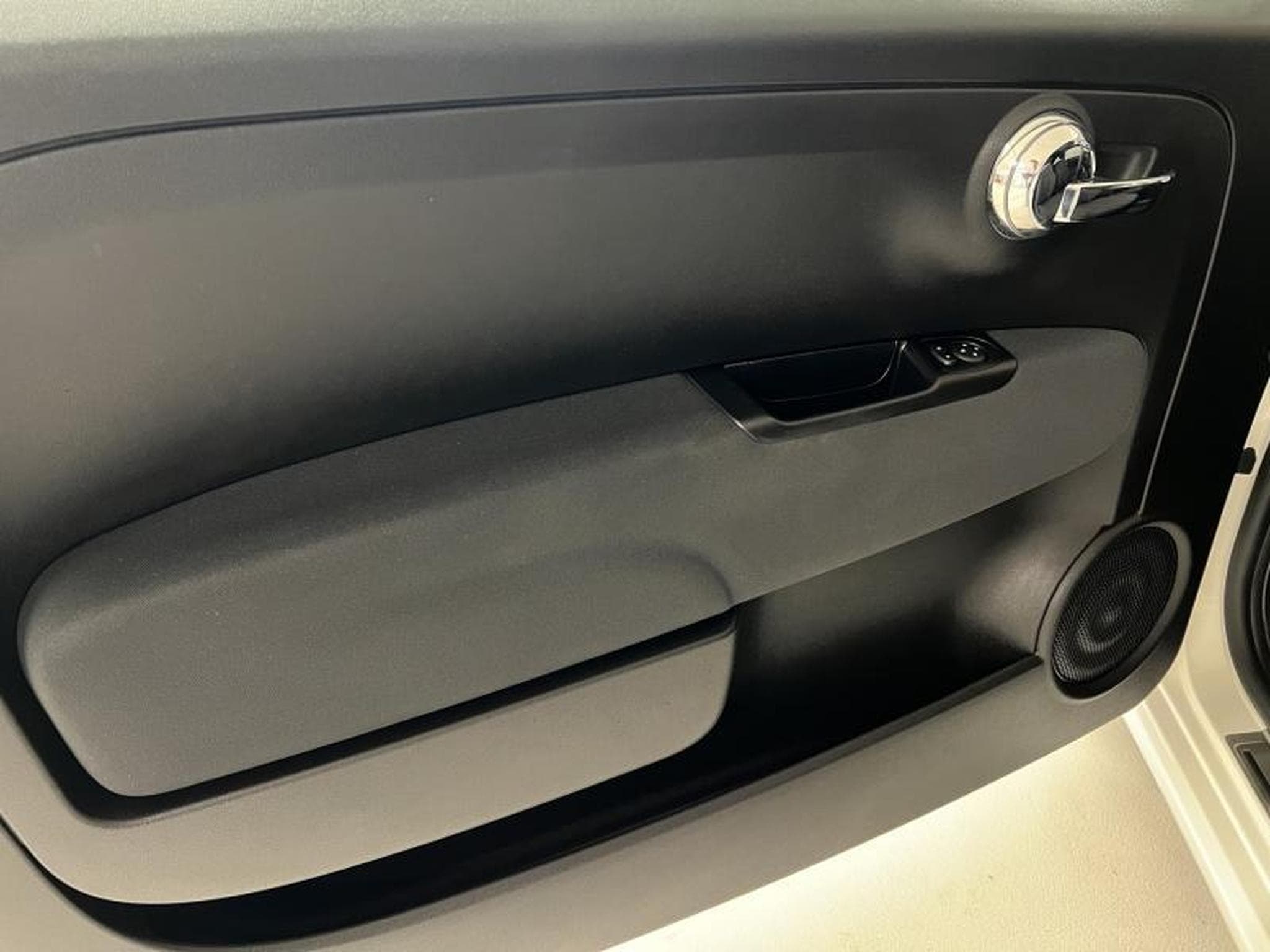 Fiat 500 Hybrid (2023) - Photo 17