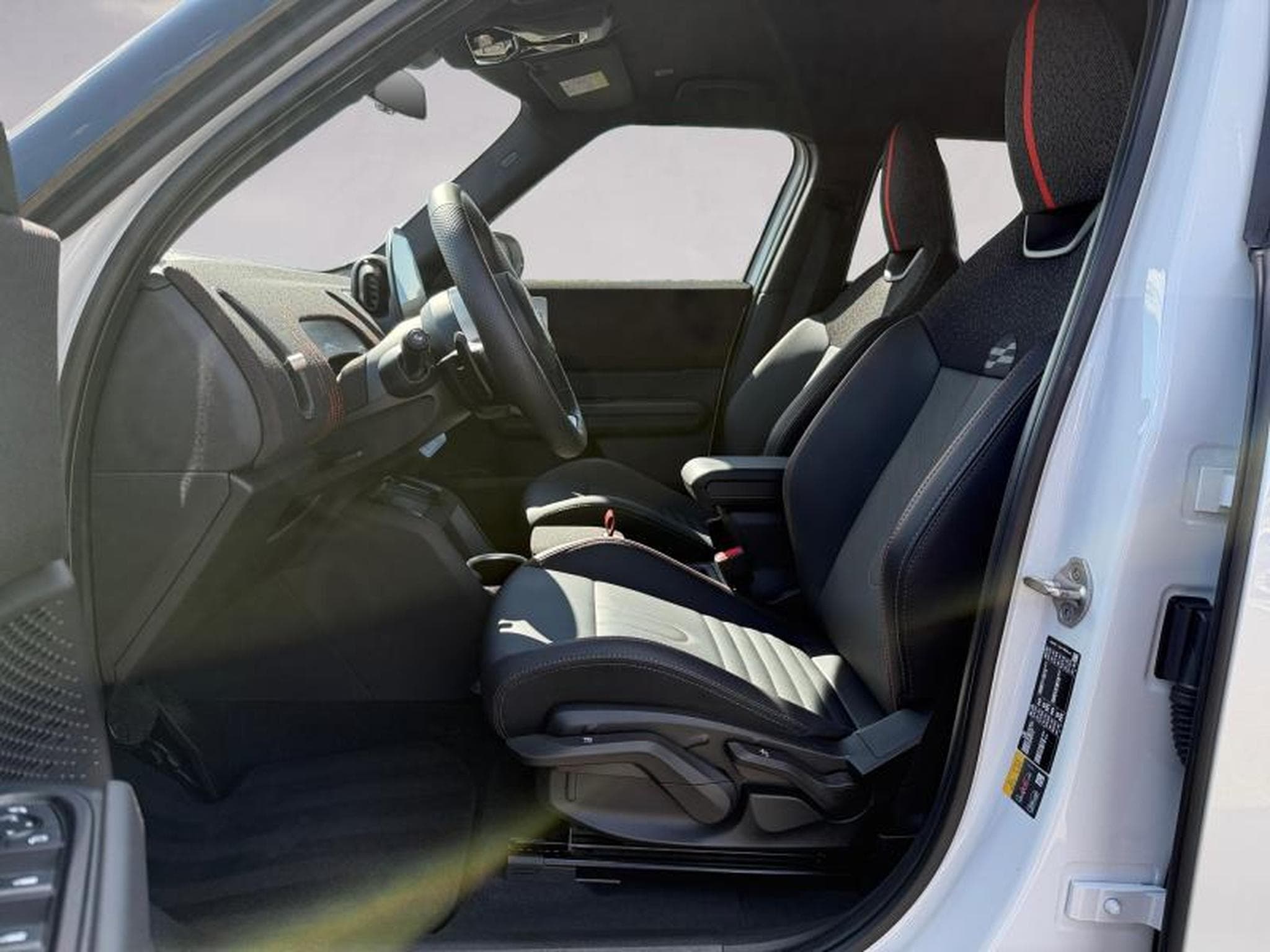 MINI Countryman Countryman E John Cooper Work Trim (2024) - Photo 10