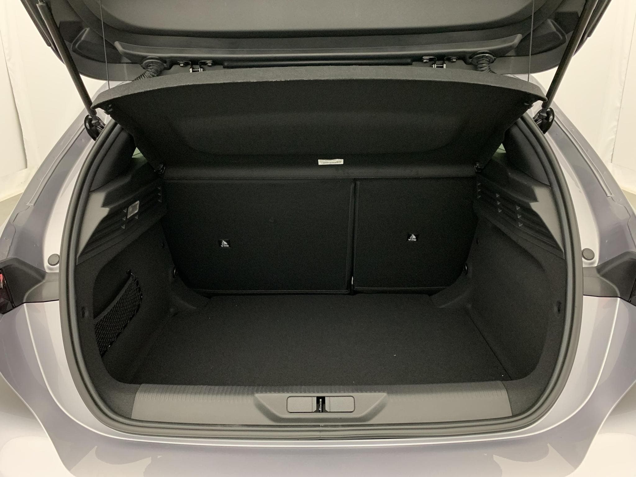 Peugeot 308 Hybrid 145 e-DCS6 Allure (2025) - Photo 11