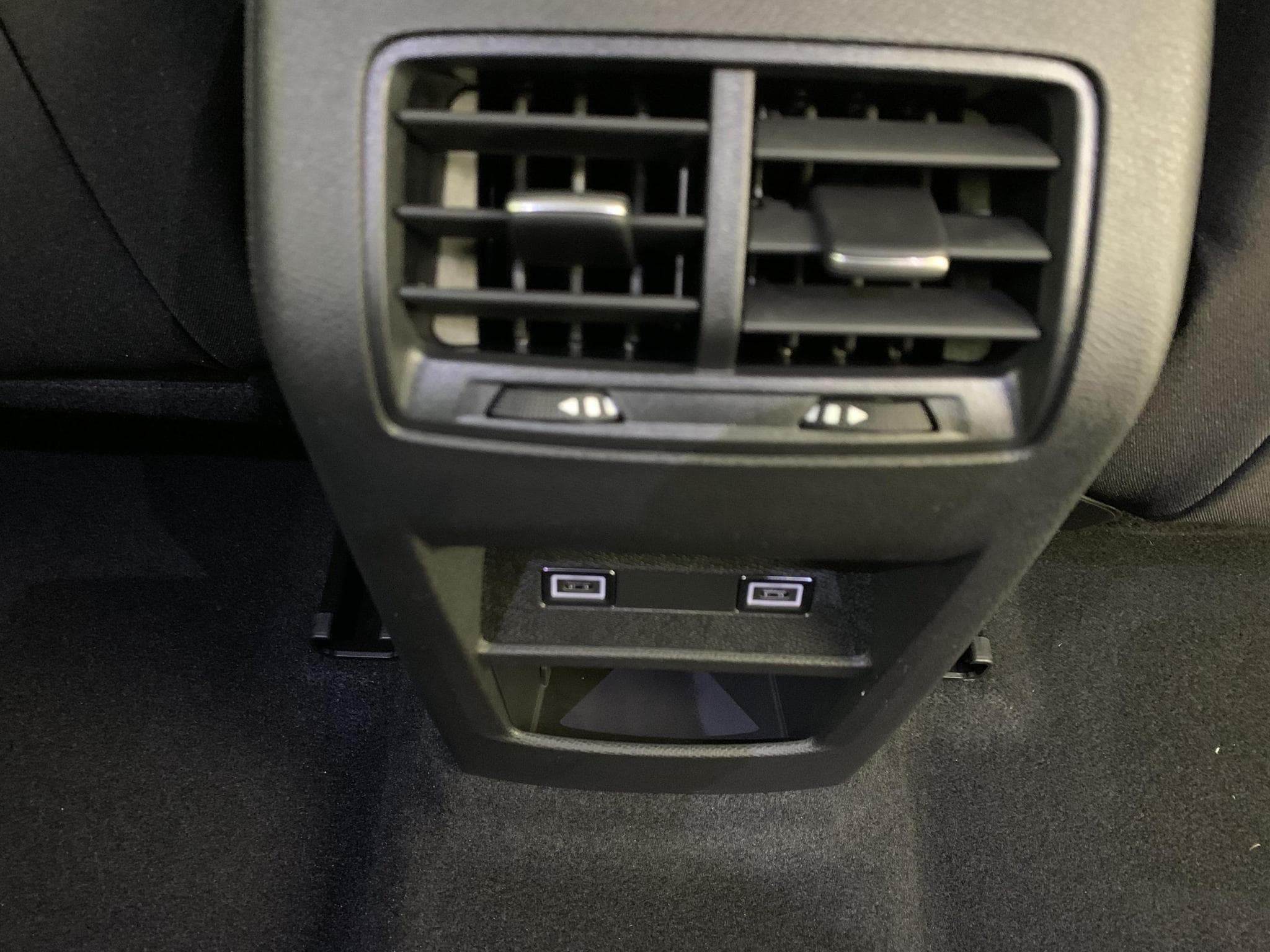 Peugeot 308 Hybrid 145 e-DCS6 Allure (2025) - Photo 16