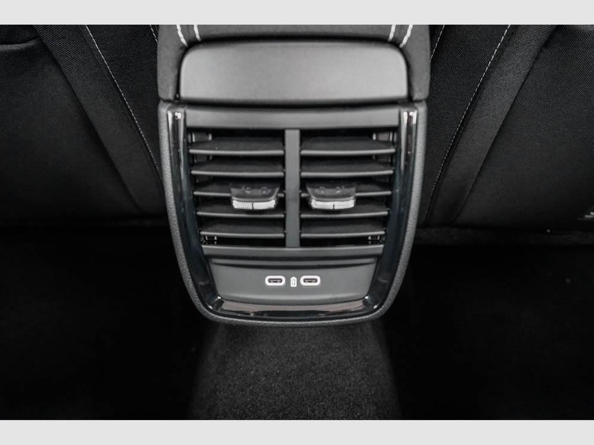 Skoda Kamiq 1,0 TSI Monte (2025) - Photo 16