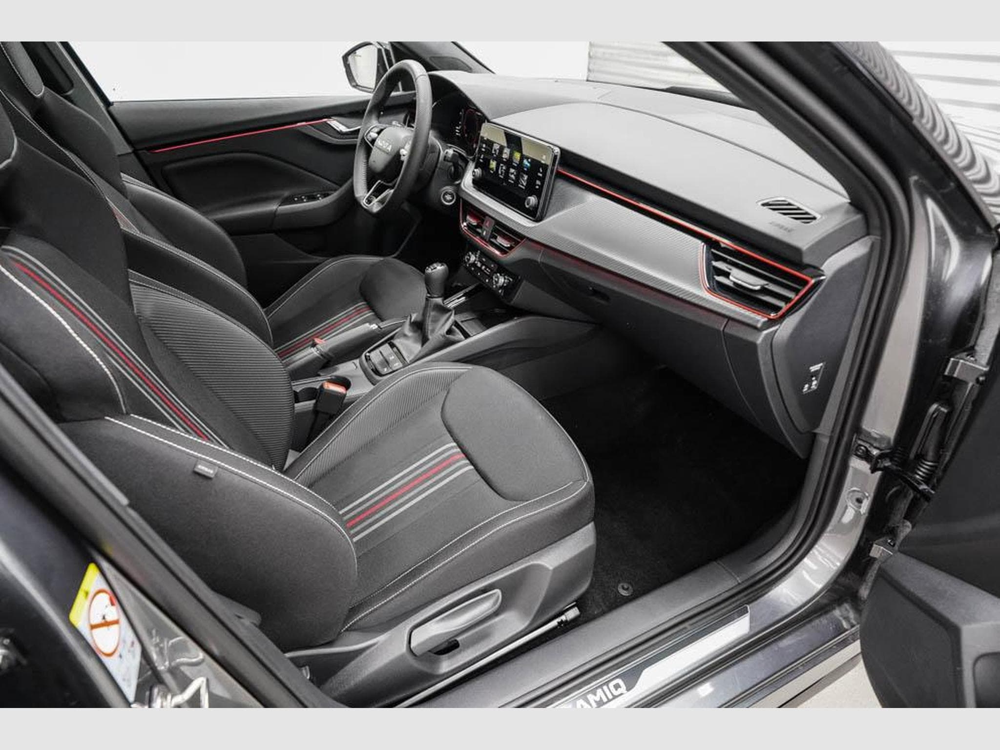 Skoda Kamiq 1,0 TSI Monte (2025) - Photo 18