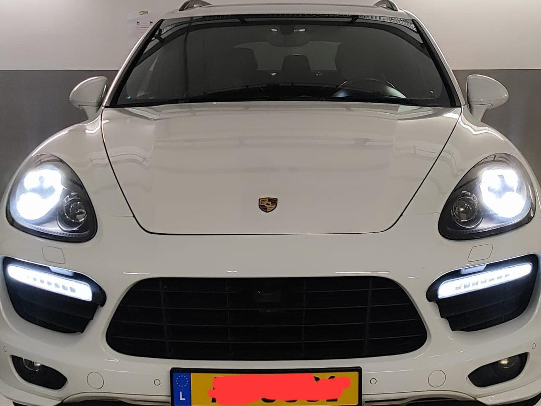 Porsche Cayenne Turbo (2013) - Photo 2