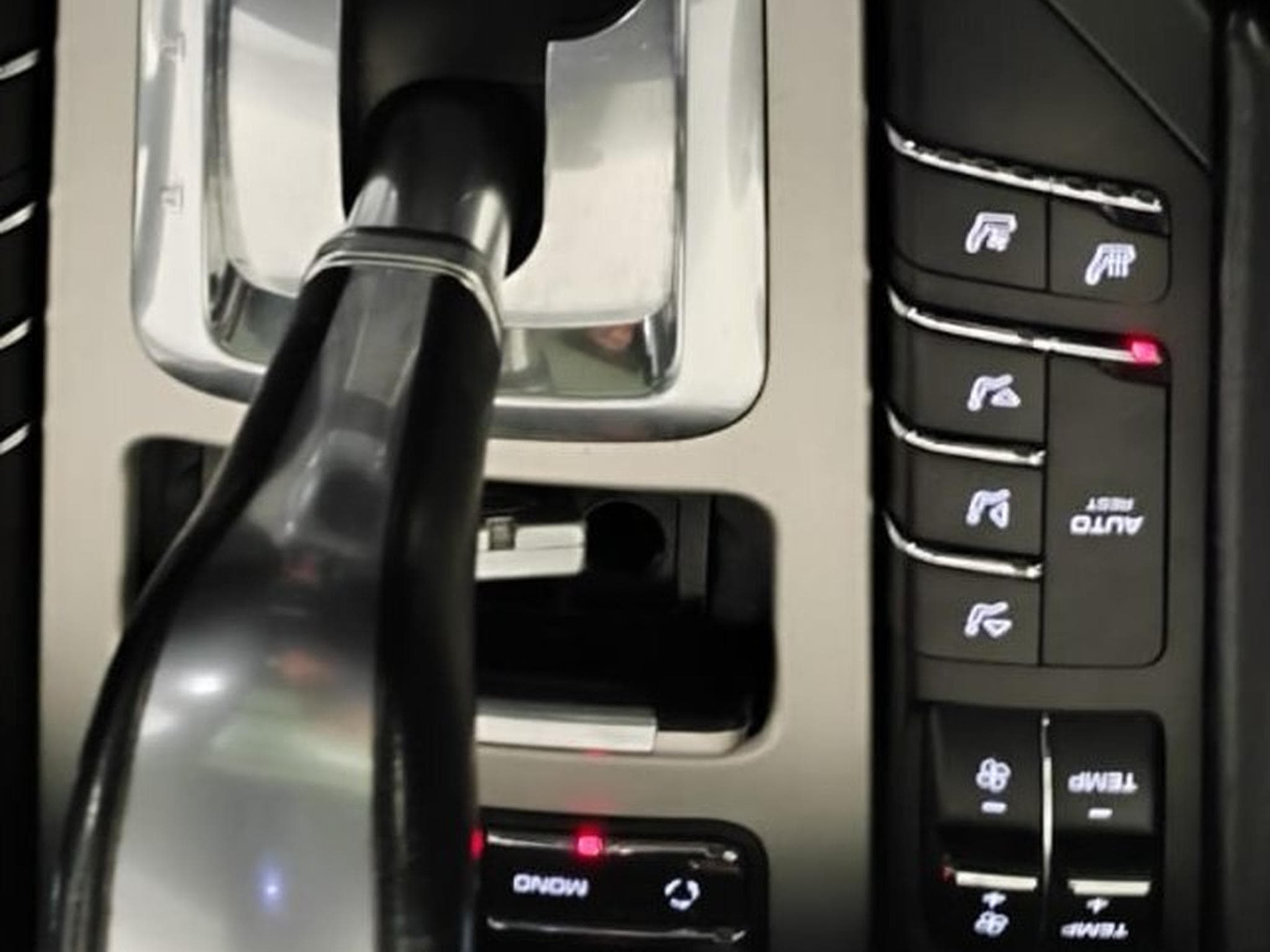 Porsche Cayenne Turbo (2013) - Photo 10