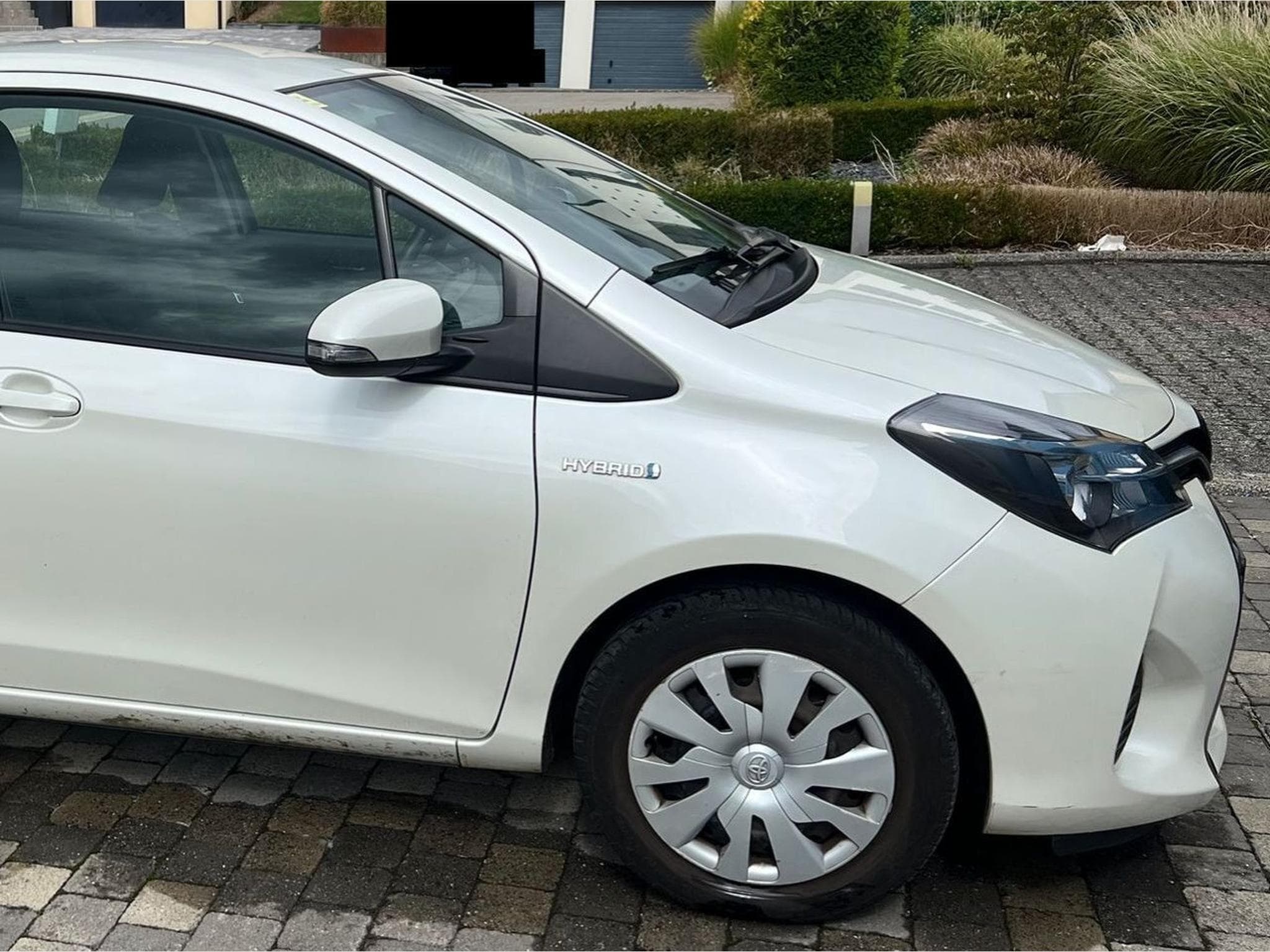 Toyota Yaris Hybrid NHP130L (2016) - Photo 2