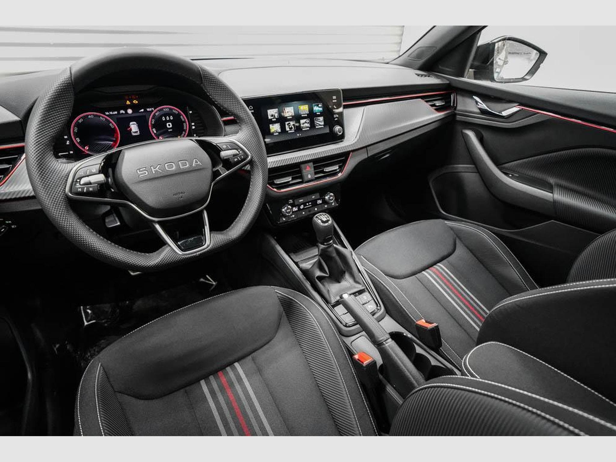 Skoda Kamiq 1,0 TSI Monte (2025) - Photo 7