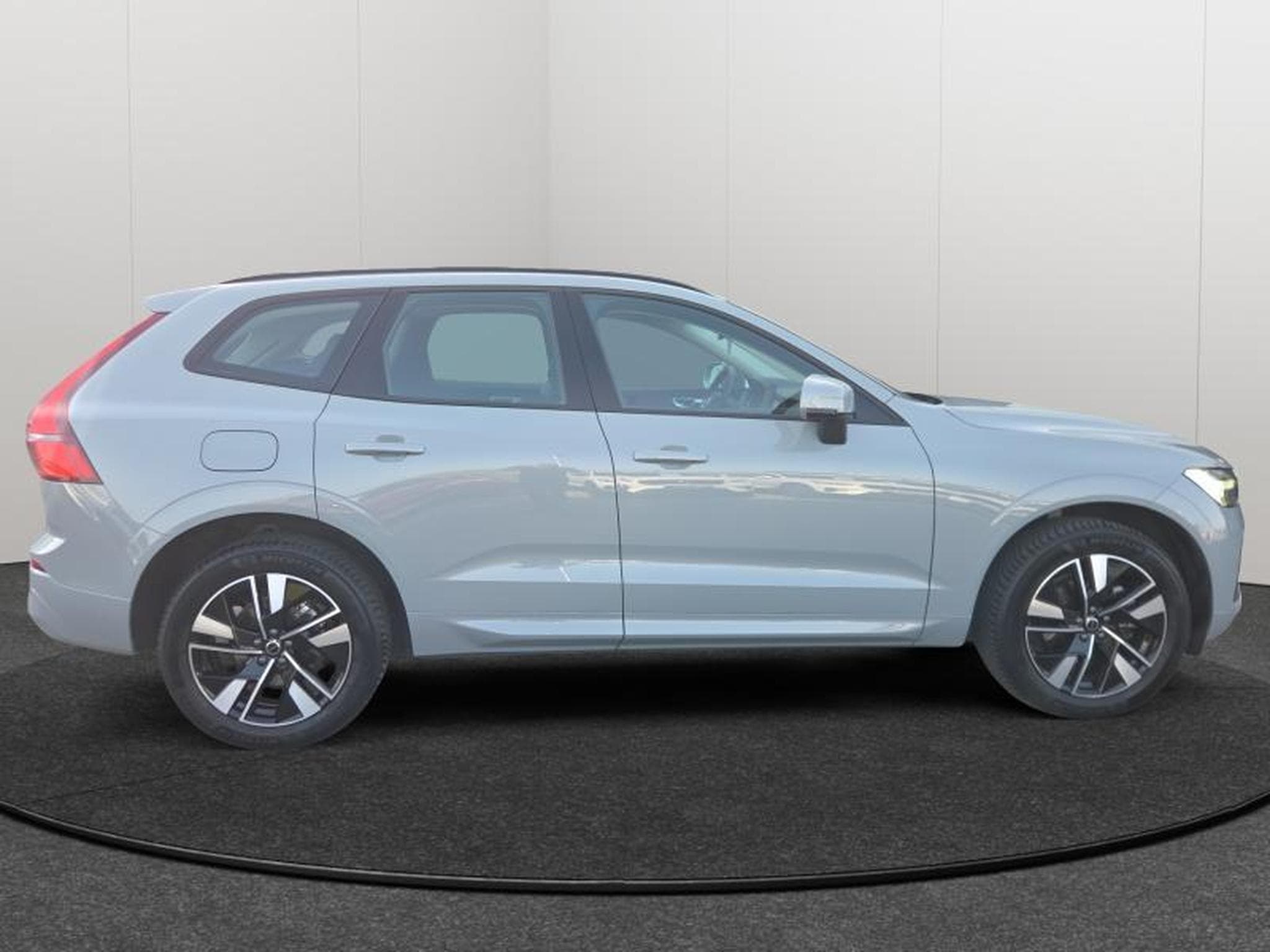 Volvo XC60 Facelift B5 Core / Essence (2025) - Photo 7