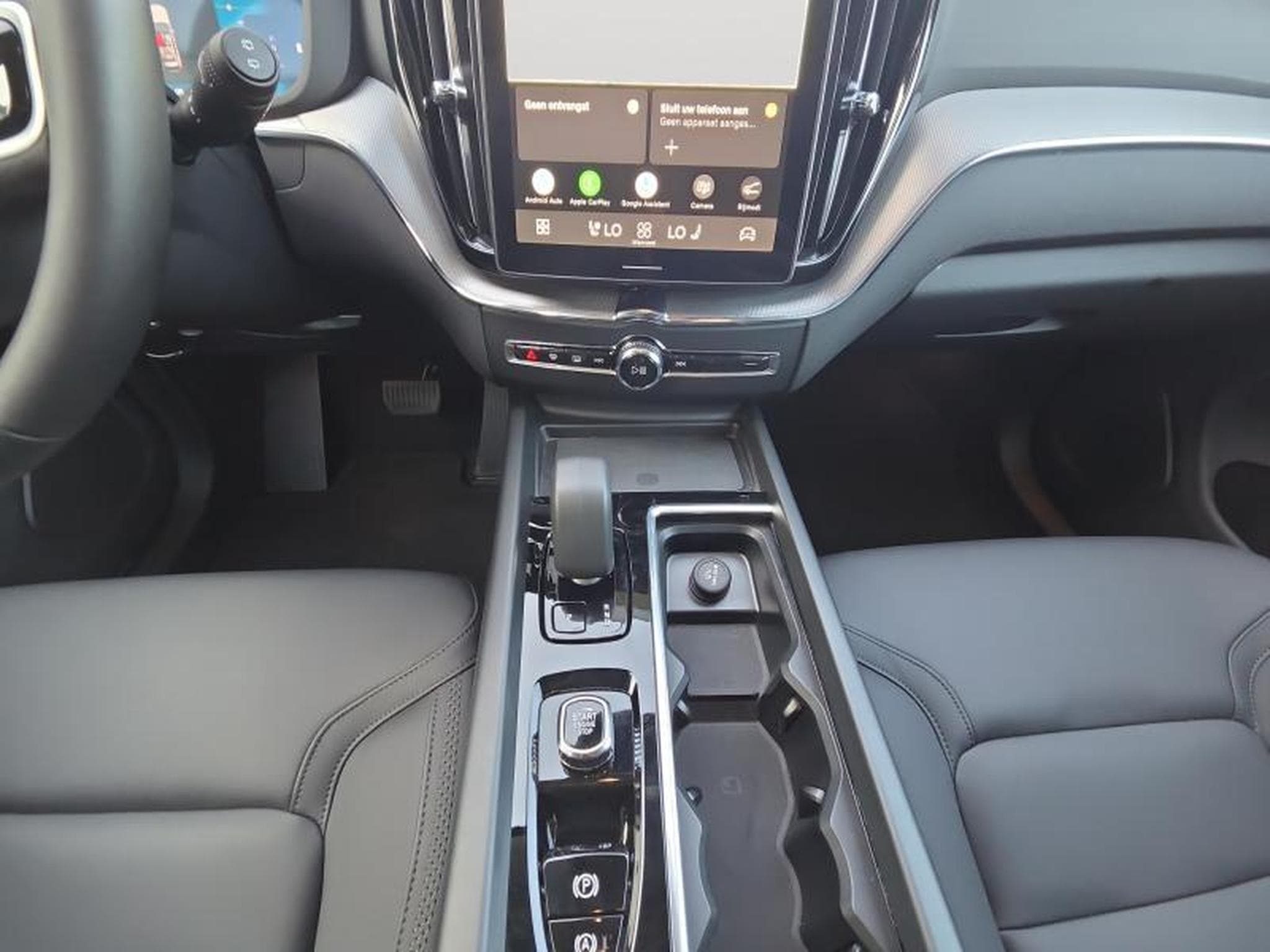 Volvo XC60 Facelift B5 Core / Essence (2025) - Photo 11