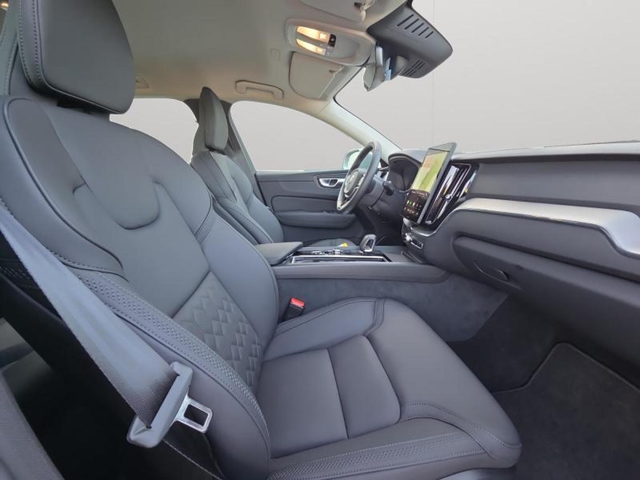 Volvo XC60 Facelift B5 Core / Essence (2025) - Photo 15