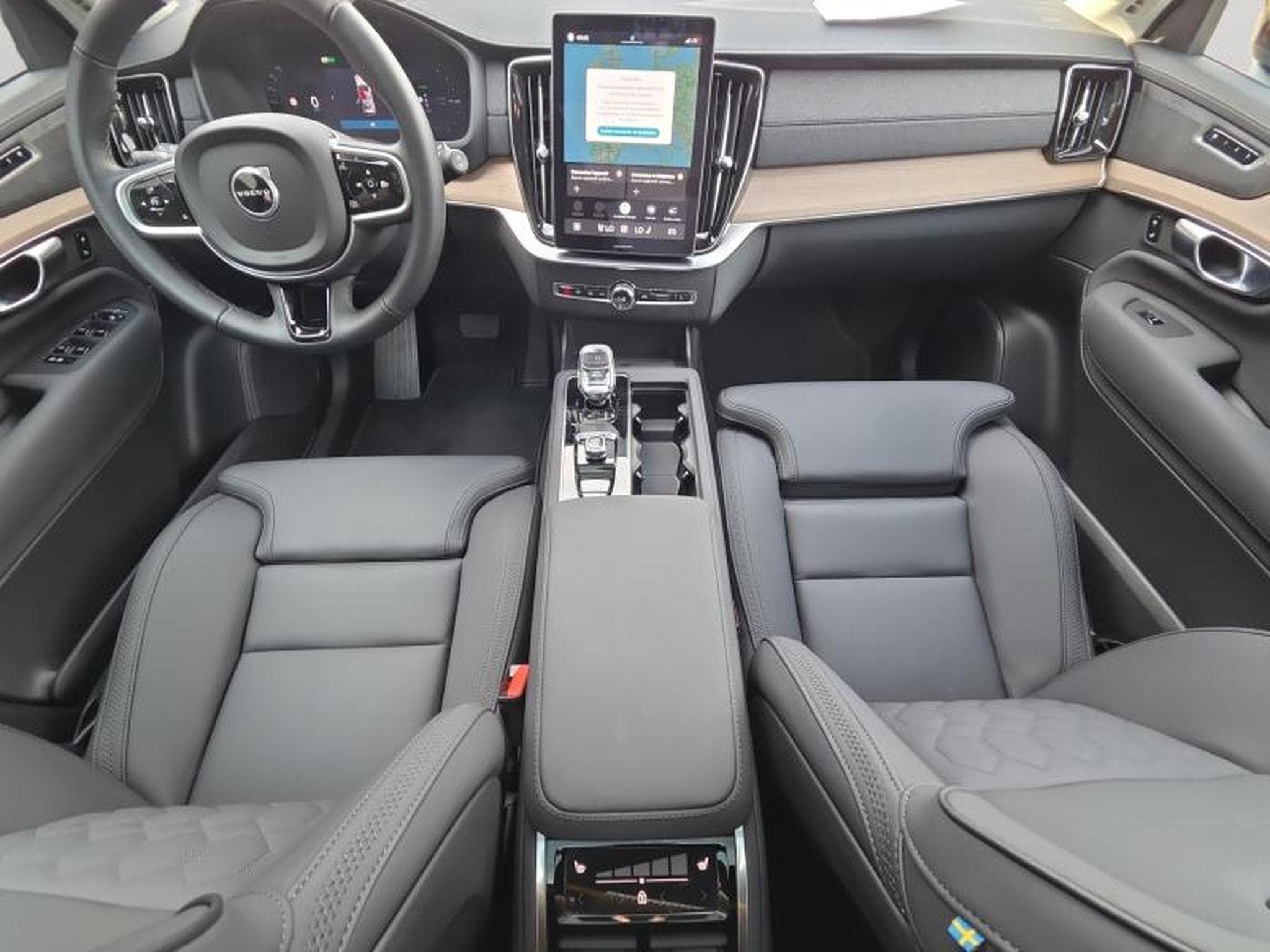 Volvo XC90 T8 Plus Dark Auto / Essence (2025) - Photo 3