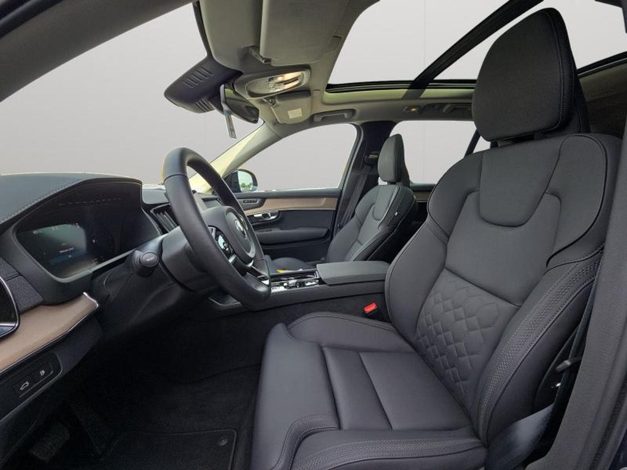 Volvo XC90 T8 Plus Dark Auto / Essence (2025) - Photo 10