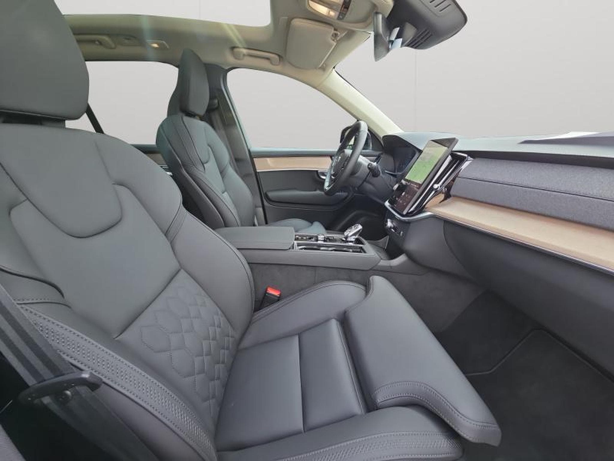 Volvo XC90 T8 Plus Dark Auto / Essence (2025) - Photo 15