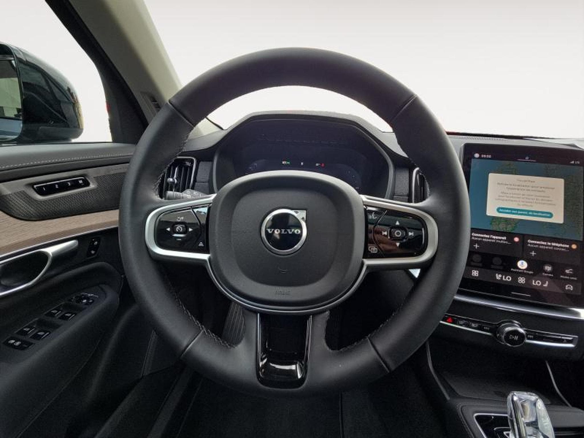 Volvo XC90 T8 Plus Dark Auto / Essence (2025) - Photo 12