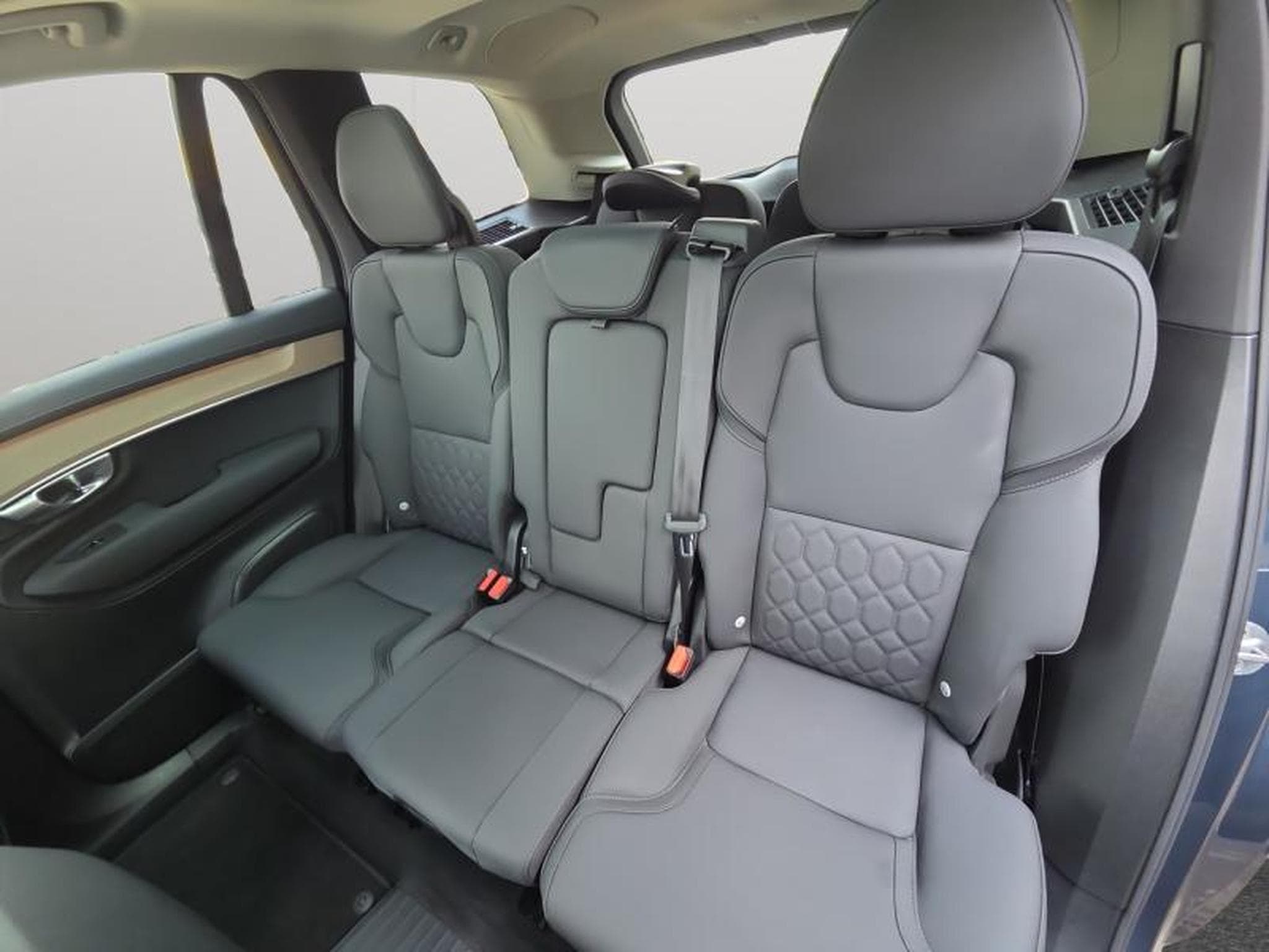 Volvo XC90 T8 Plus Dark Auto / Essence (2025) - Photo 13