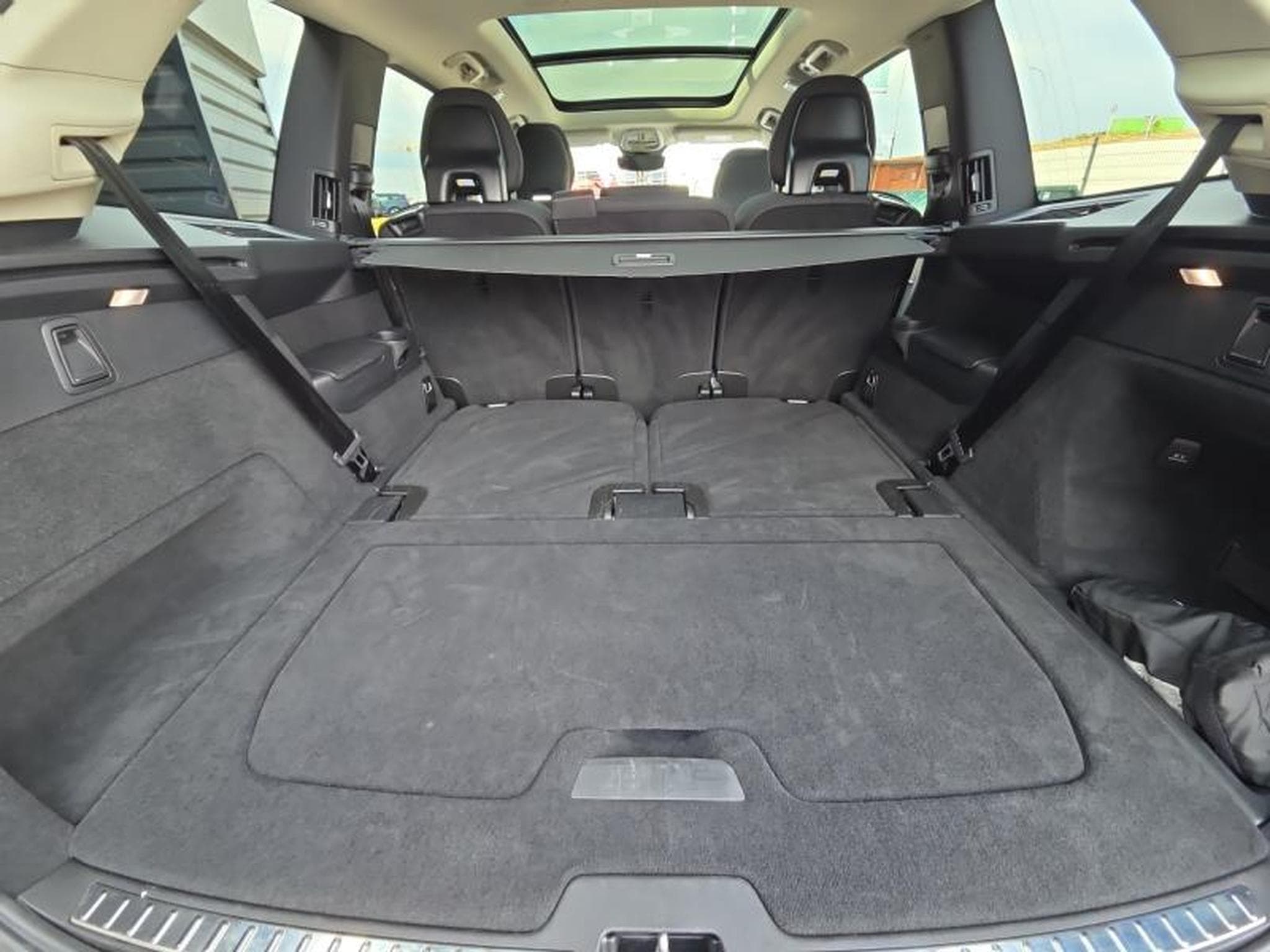 Volvo XC90 T8 Plus Dark Auto / Essence (2025) - Photo 19