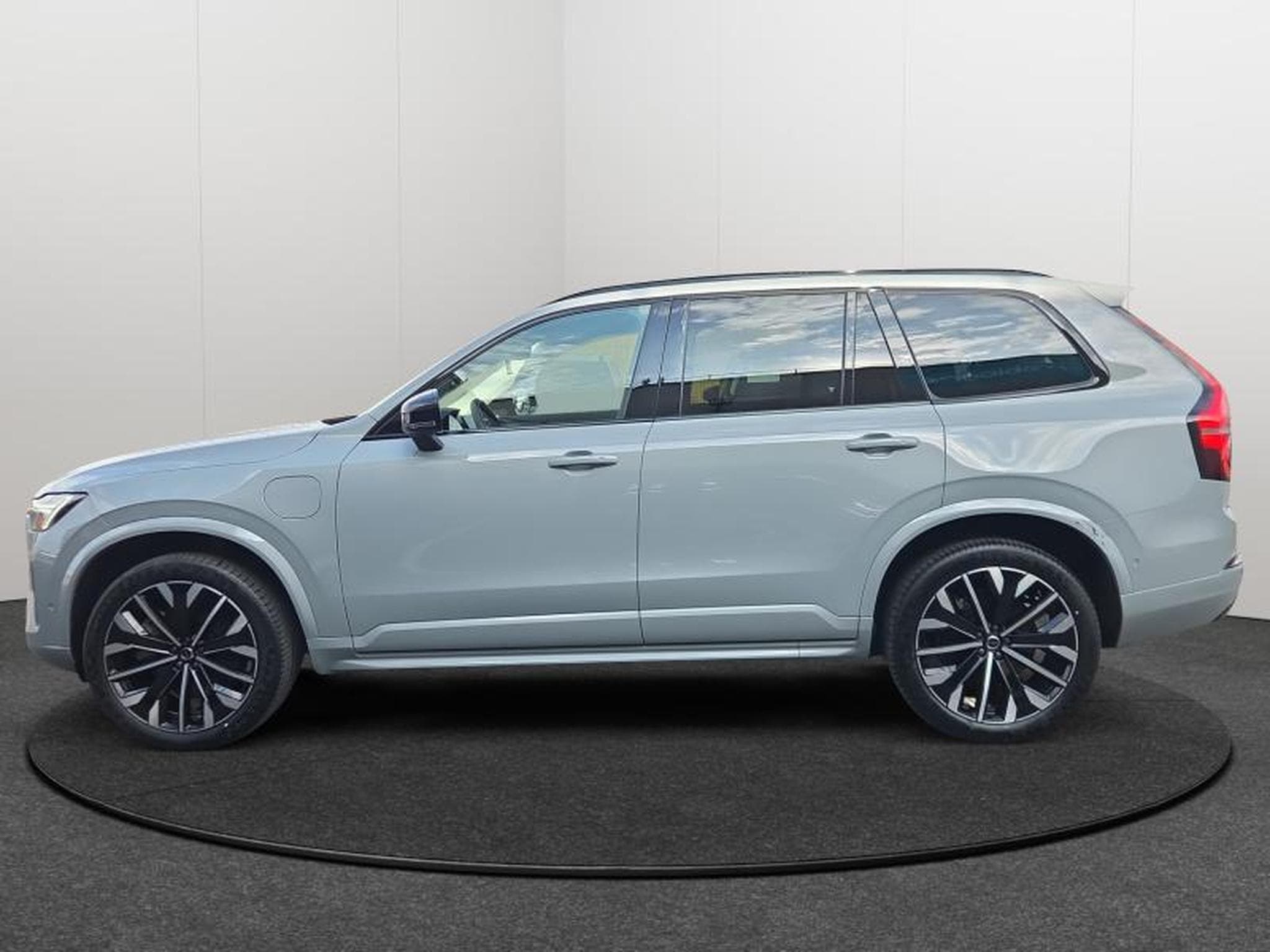 Volvo XC90 T8 Plus Dark Auto 2026 / Essence (2025) - Photo 2