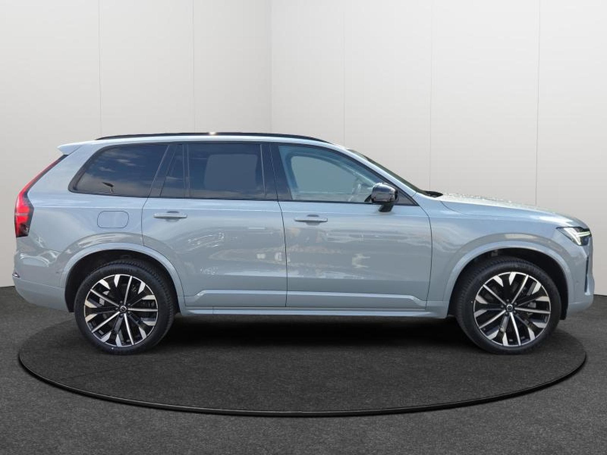 Volvo XC90 T8 Plus Dark Auto 2026 / Essence (2025) - Photo 6